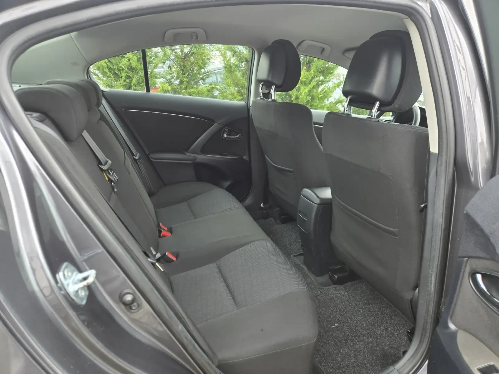 Toyota Avensis 2.0D4d-126кс= 6СК= КЛИМАТРОНИК= СЕРВ.ИСТОРИЯ, снимка 14 - Автомобили и джипове - 54031637