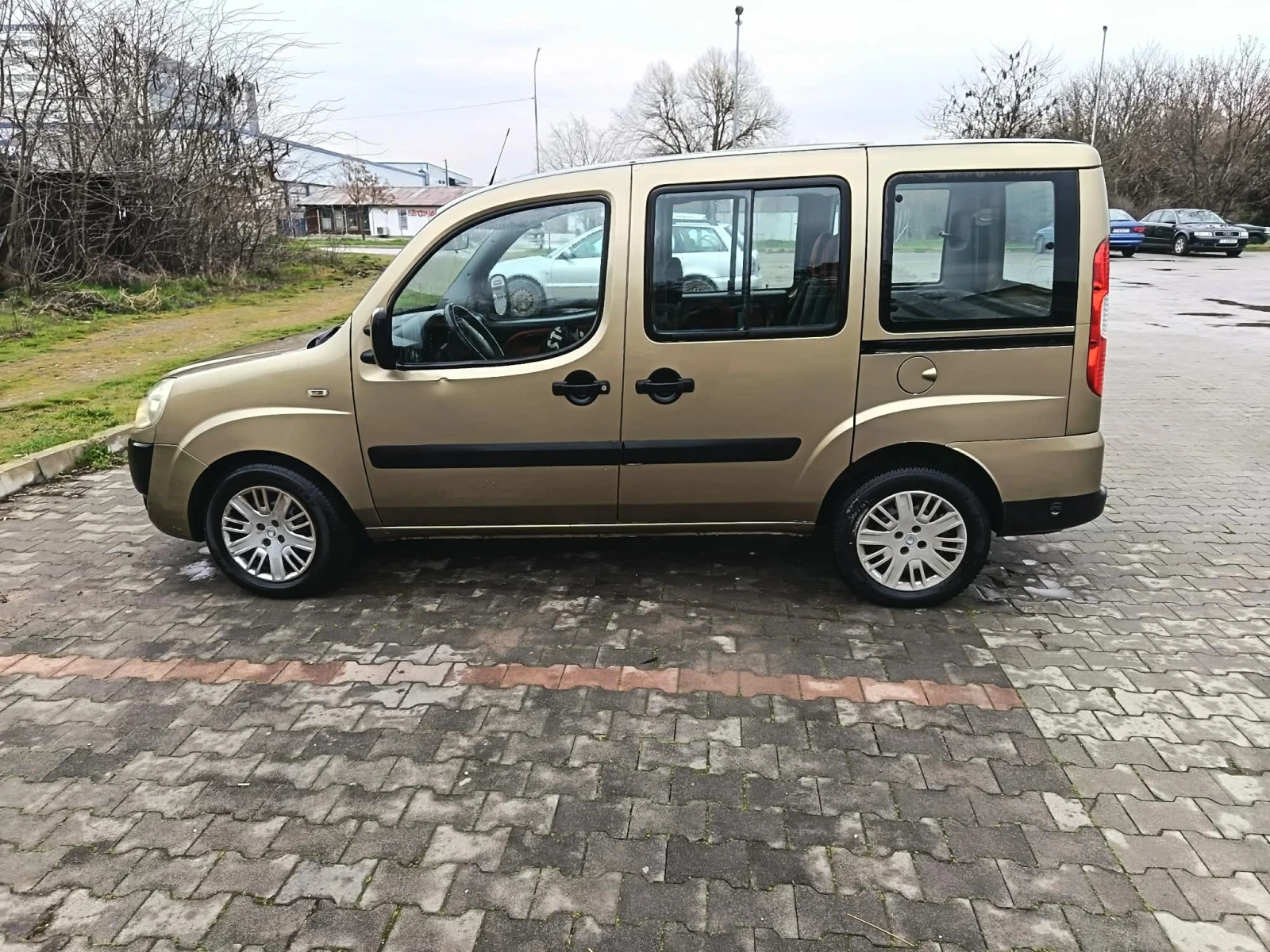 Fiat Doblo 1.4 газ/бензин, снимка 7 - Автомобили и джипове - 54085641