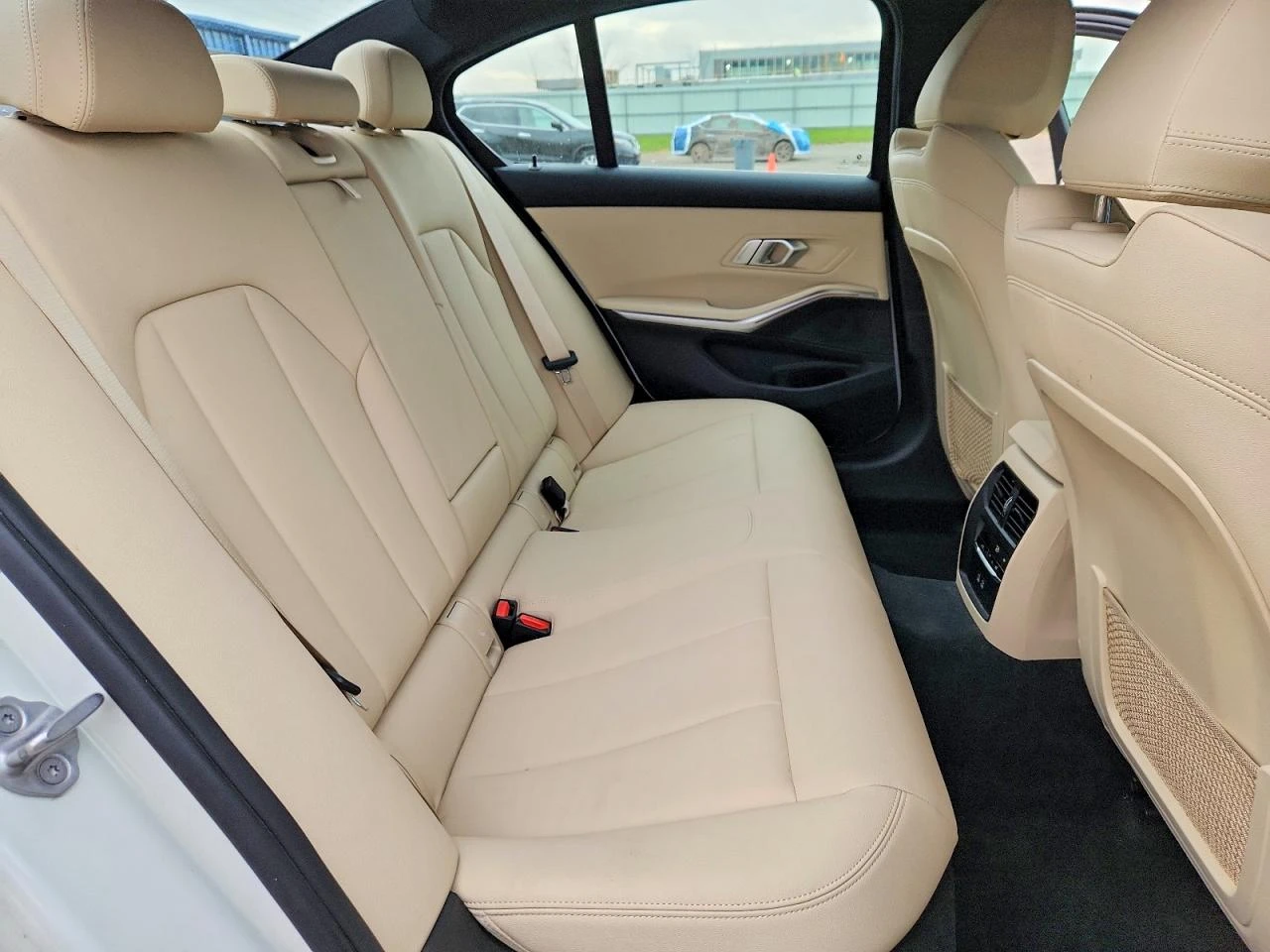 BMW 330 2.0l Xi, снимка 10 - Автомобили и джипове - 54417330