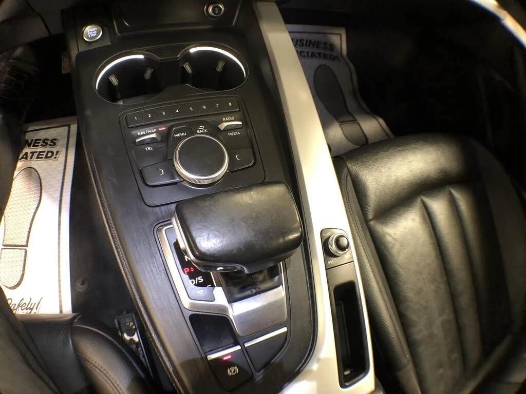 Audi A4 * Quattro* ПАНО* KEYLESS* Camera* ПОДГРЕВ* , снимка 11 - Автомобили и джипове - 55642994