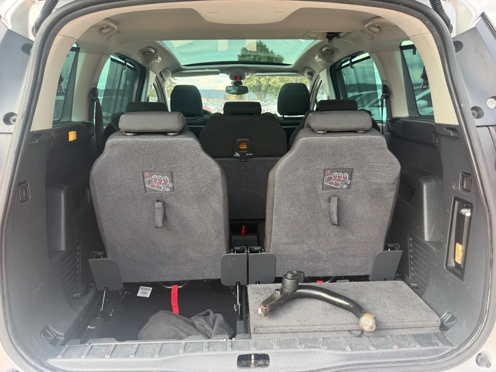 Peugeot 5008 2.0HDI-150 6+ 1 PANO HEAD UP NAVI TEGlICH, снимка 14 - Автомобили и джипове - 56085118