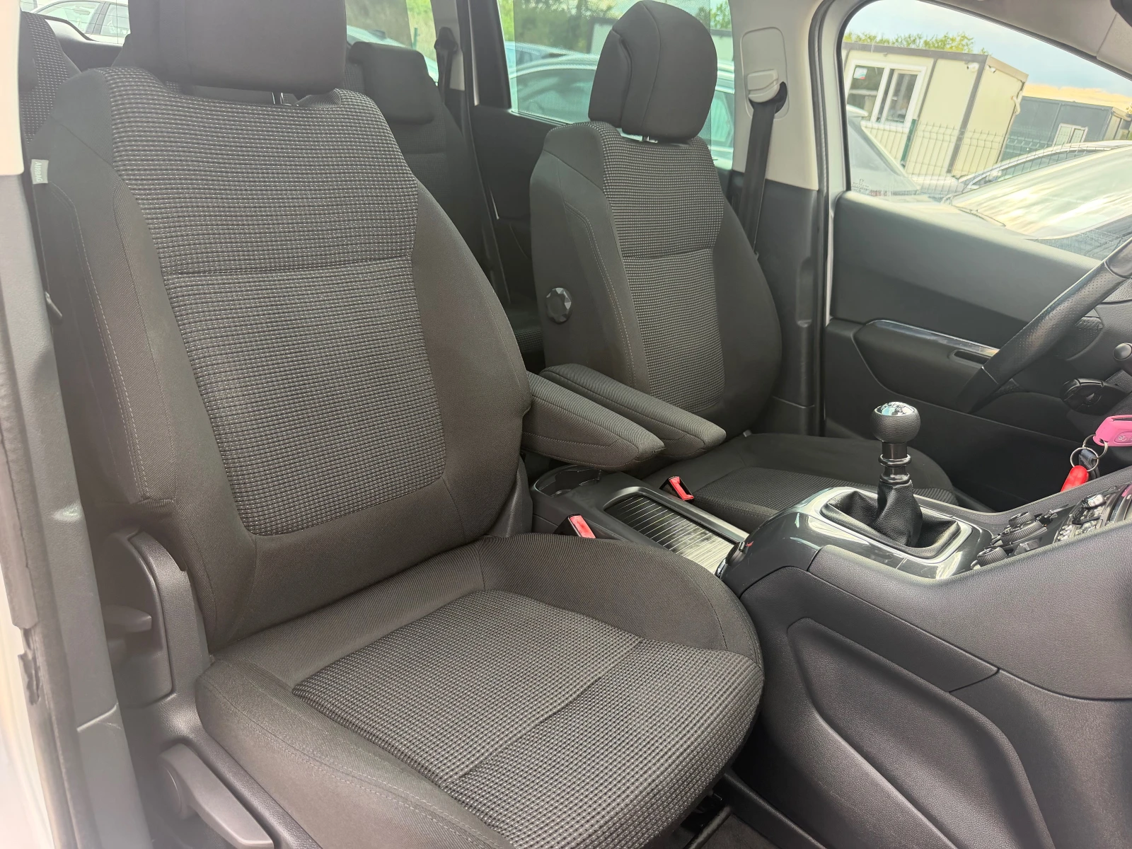 Peugeot 5008 2.0HDI-150 6+ 1 PANO HEAD UP NAVI TEGlICH, снимка 11 - Автомобили и джипове - 56085118