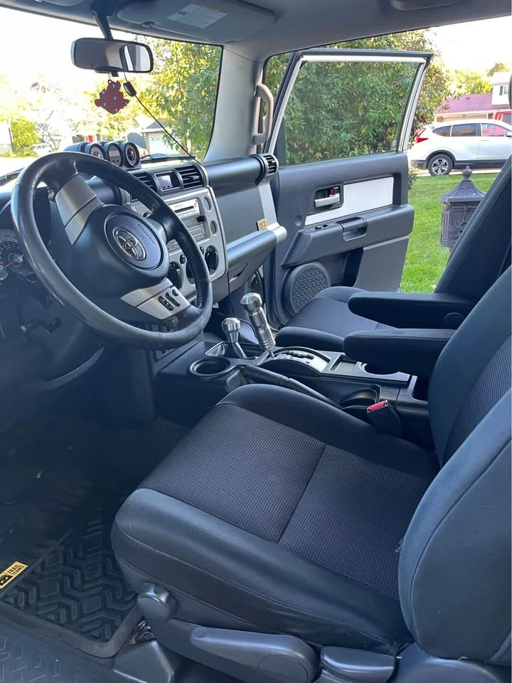 Toyota Fj cruiser CARFAX* АВТОФИНАНСИРАНЕ БЕЗ ПЪРВОНАЧАЛНА ВНОСКА - изображение 7