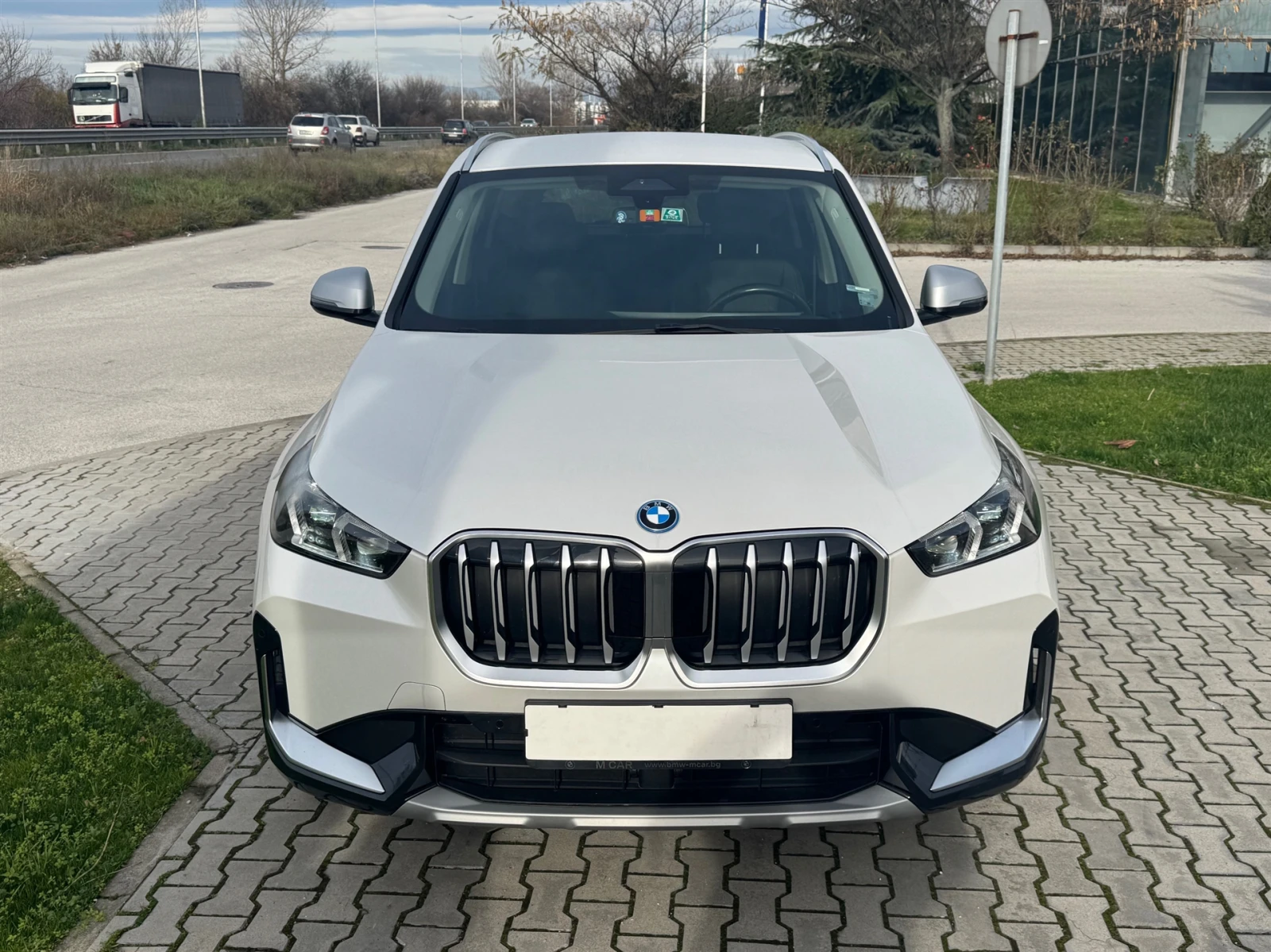 BMW X1 xDrive30e - изображение 8