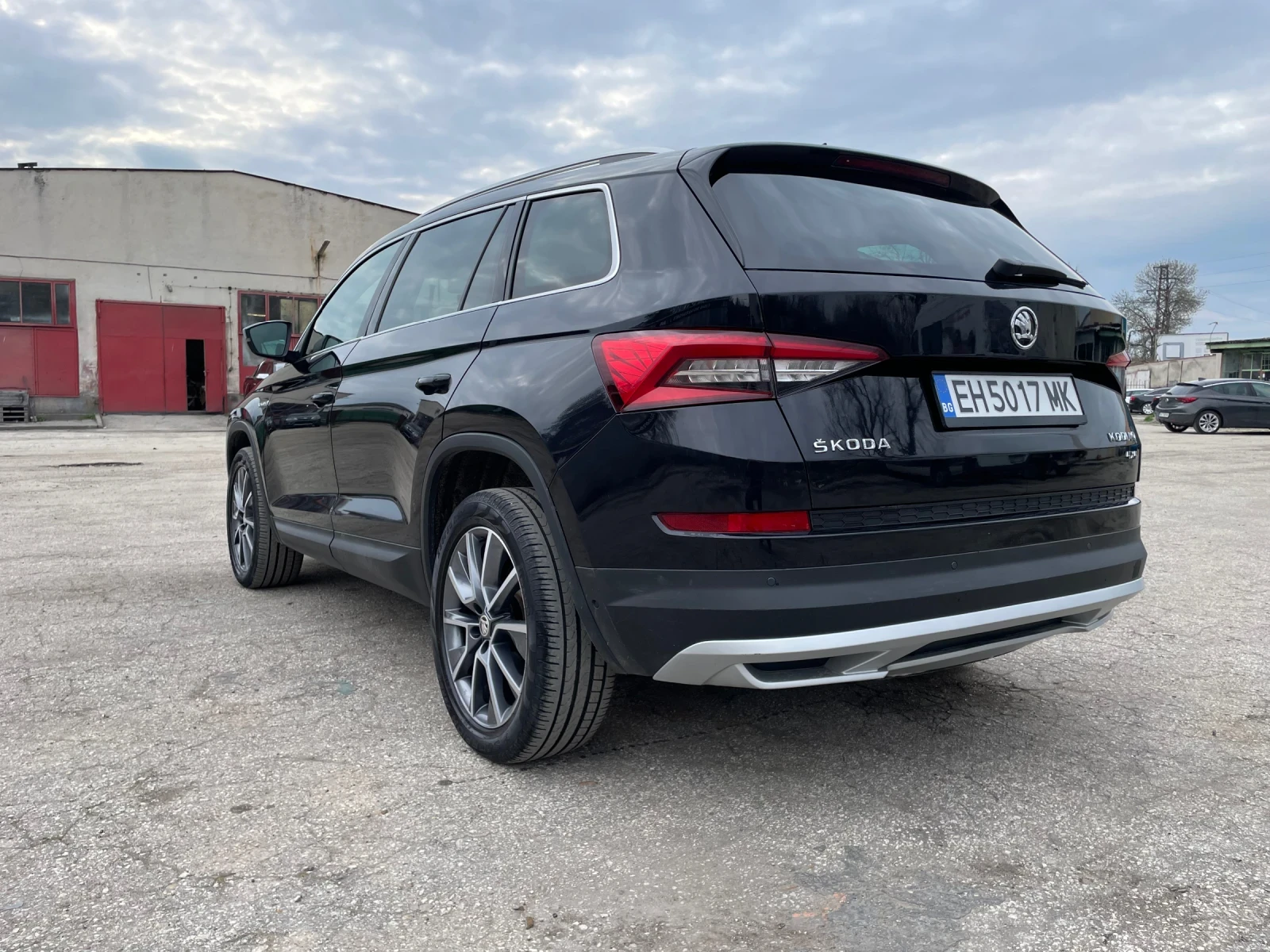 Skoda Kodiaq SCOUT/4X4 /190hp LED, снимка 3 - Автомобили и джипове - 53190414