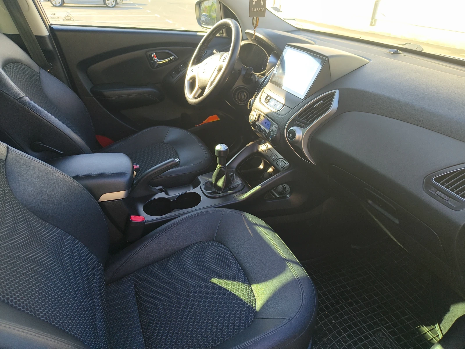 Hyundai IX35 2.0 163к.с 4х4, снимка 11 - Автомобили и джипове - 55366730