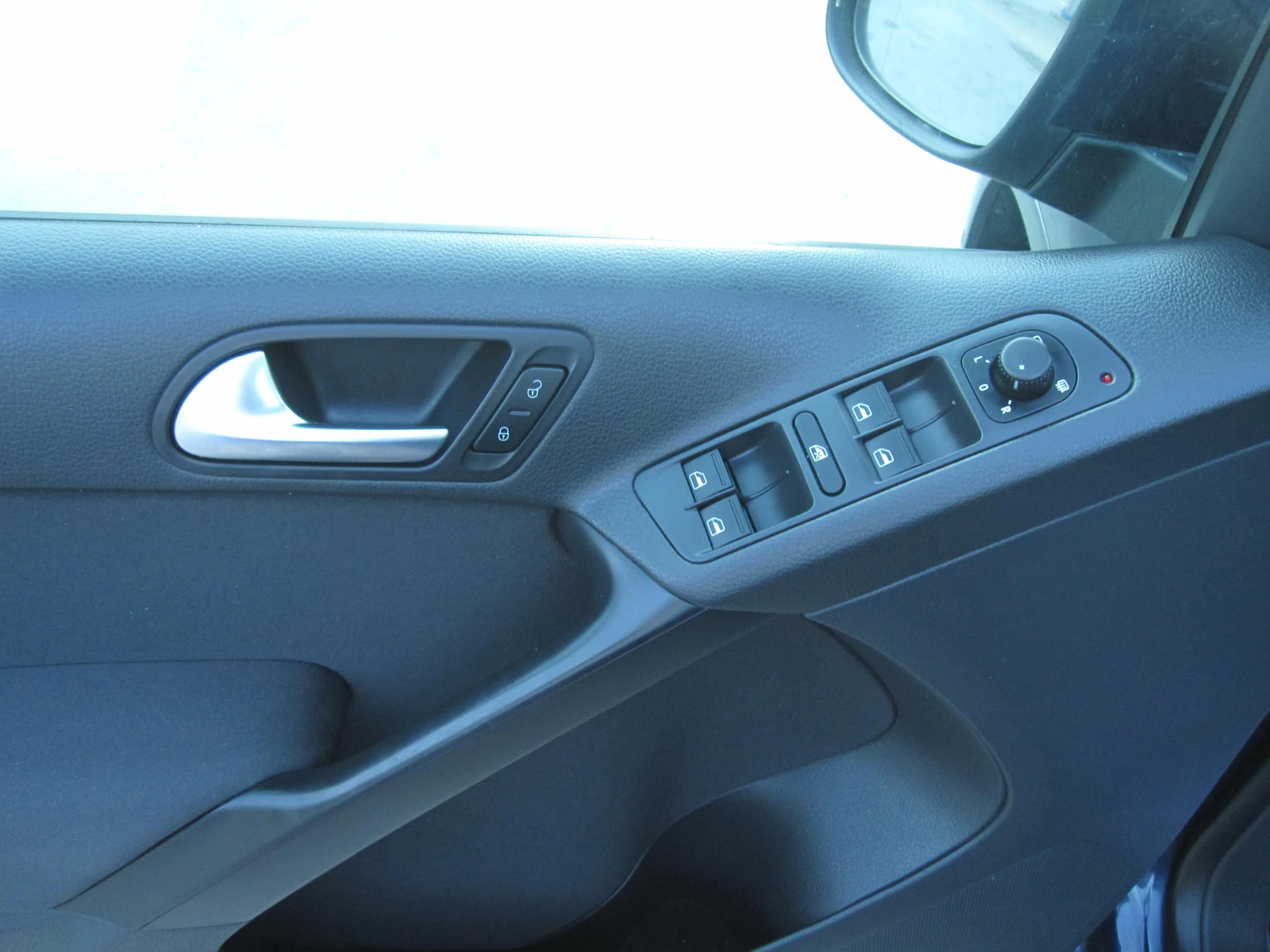 VW Tiguan 2, 0-TDI, снимка 8 - Автомобили и джипове - 55467075
