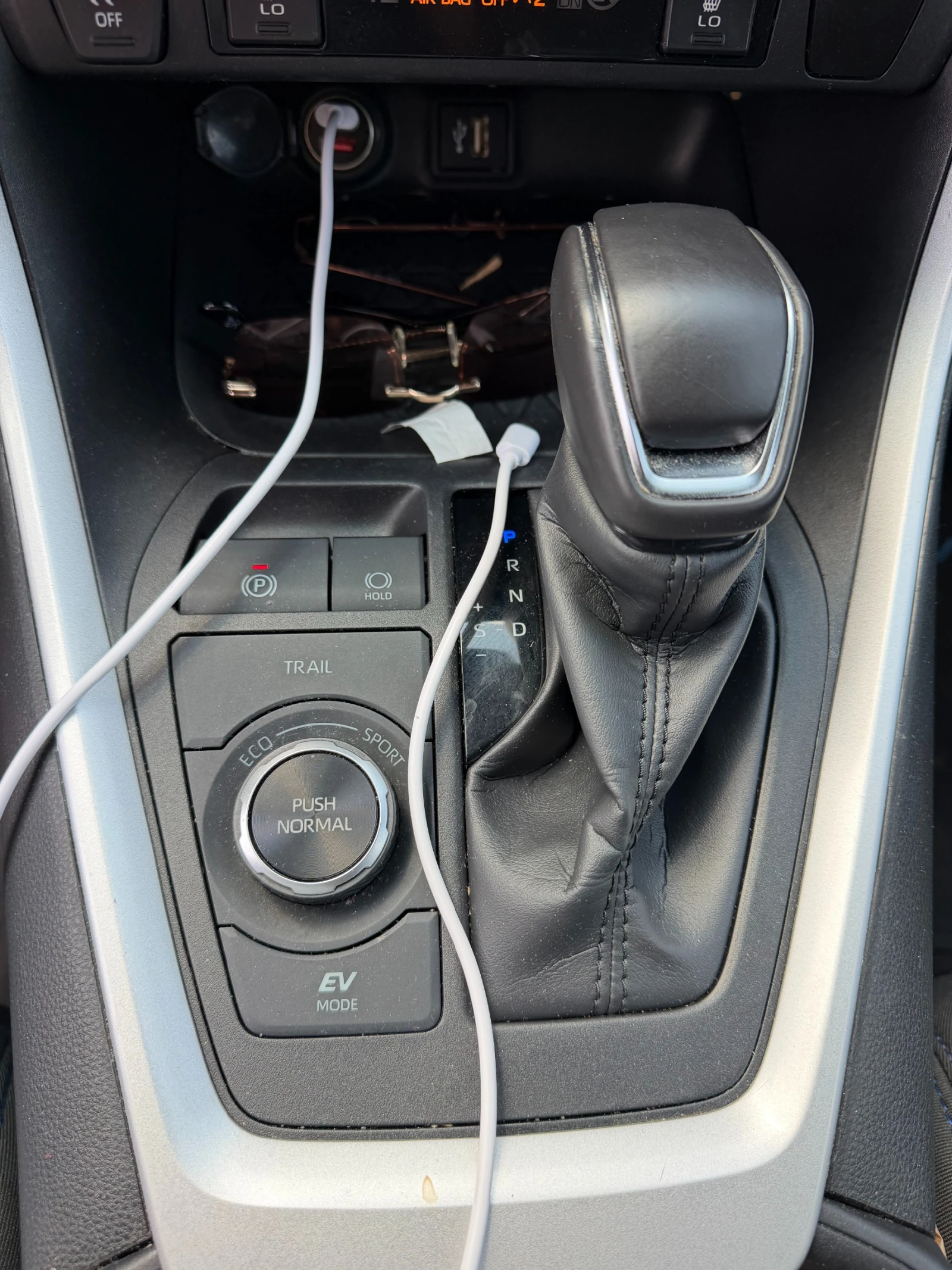 Toyota Rav4 SE 2.5 Hybrid / Малко км / Подгрев/ Дистроник, снимка 14 - Автомобили и джипове - 55724120
