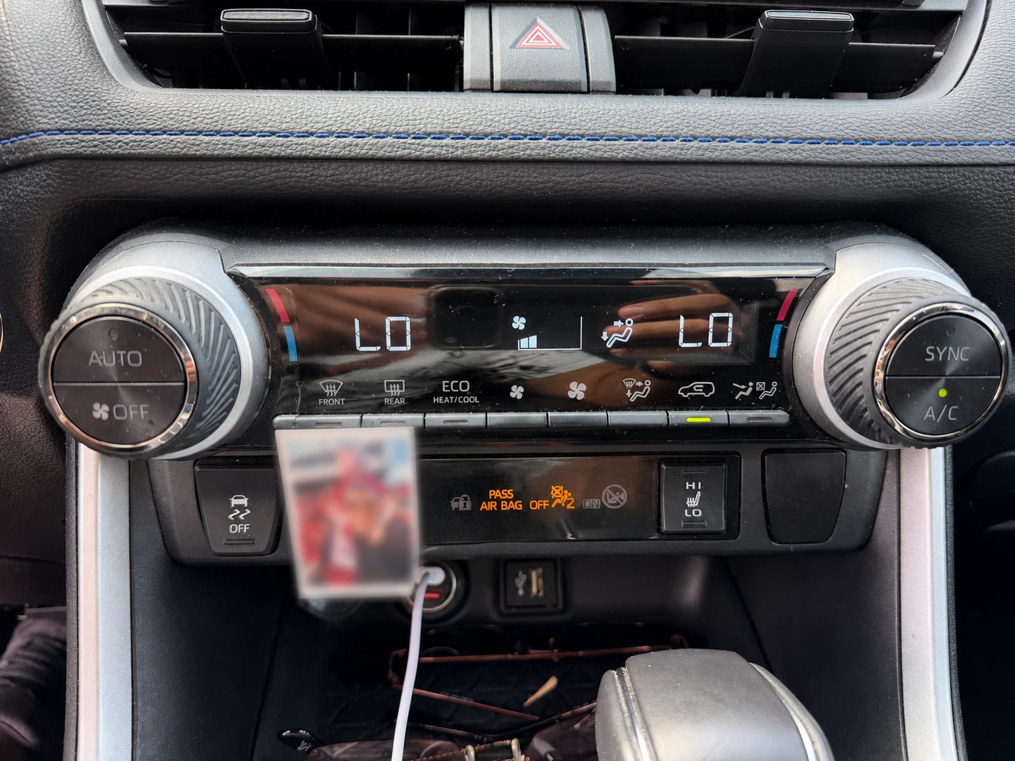 Toyota Rav4 SE 2.5 Hybrid / Малко км / Подгрев/ Дистроник, снимка 9 - Автомобили и джипове - 55724120