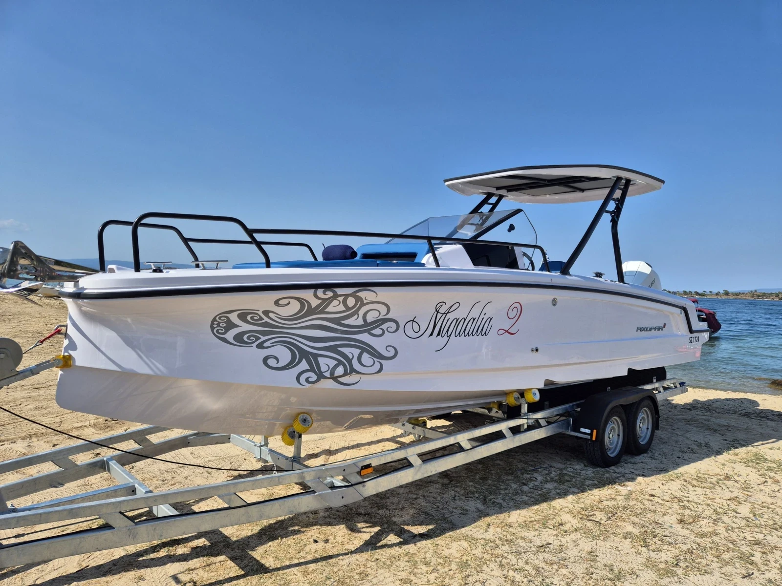 Моторна яхта Axopar 25Top cross 