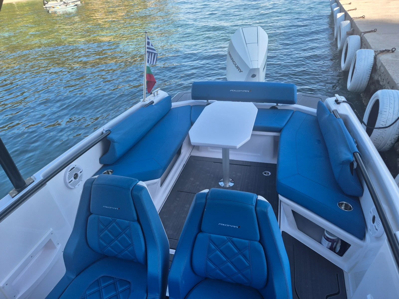 Моторна яхта Axopar 25Top cross , снимка 5 - Воден транспорт - 55438699