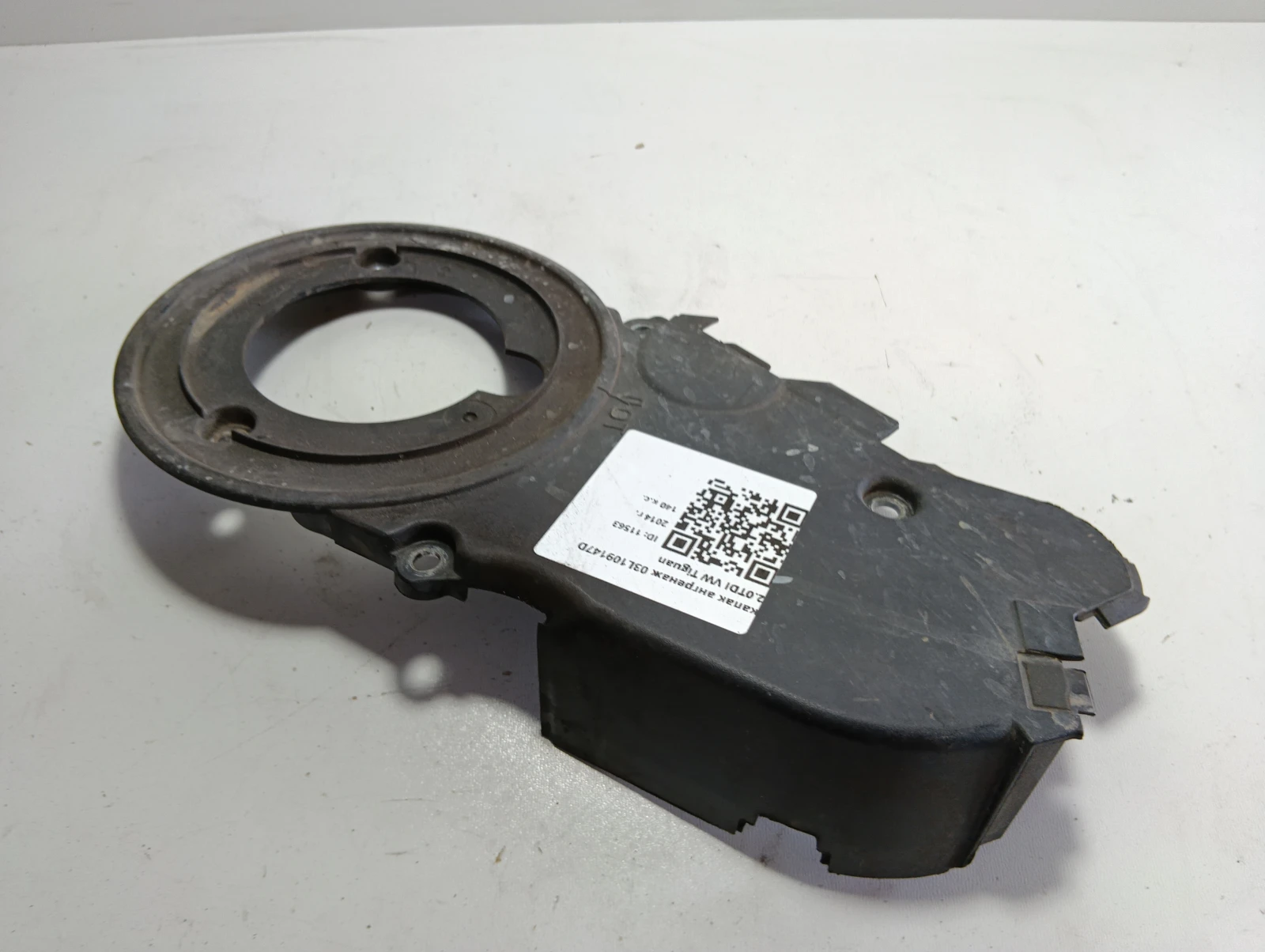 капак ангренаж 03L109147D 2.0TDI VW Tiguan