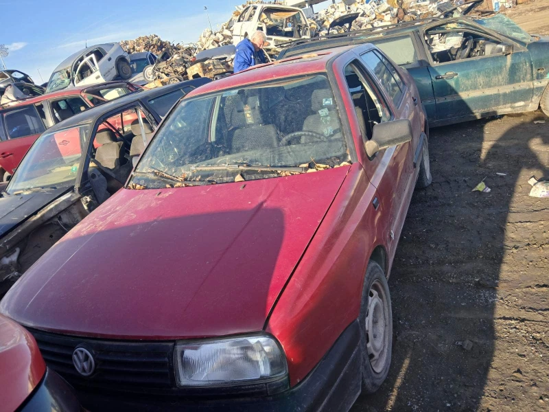 VW Vento, снимка 1 - Автомобили и джипове - 48021075