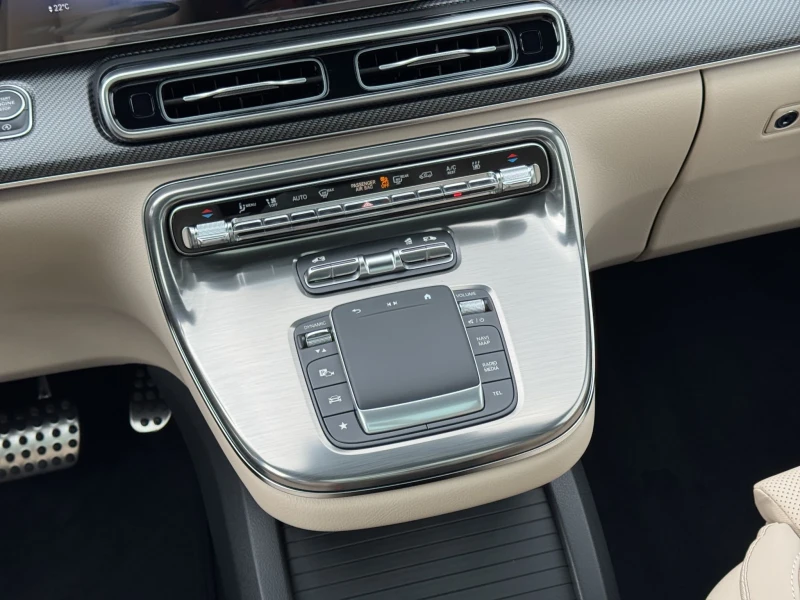 Mercedes-Benz V 300 d* LONG* AMG* EXCLUSIVE* PANO* BURMESTER* 360CAM* , снимка 13 - Автомобили и джипове - 51481989