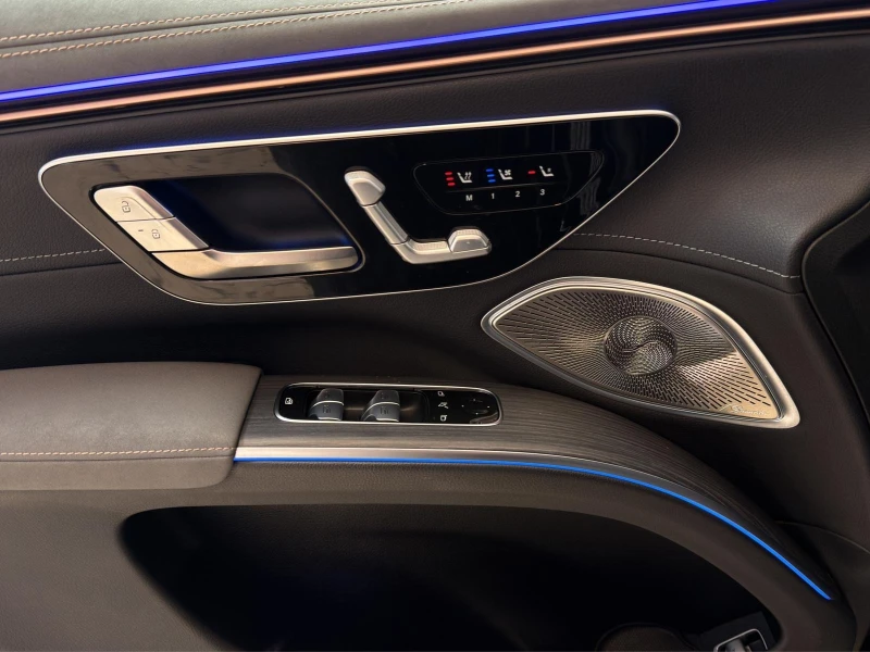 Mercedes-Benz EQS 580 4-MATIC SUV AMG HYPERSCREEN BURMESTER 7-МЕСТА, снимка 5 - Автомобили и джипове - 52393926
