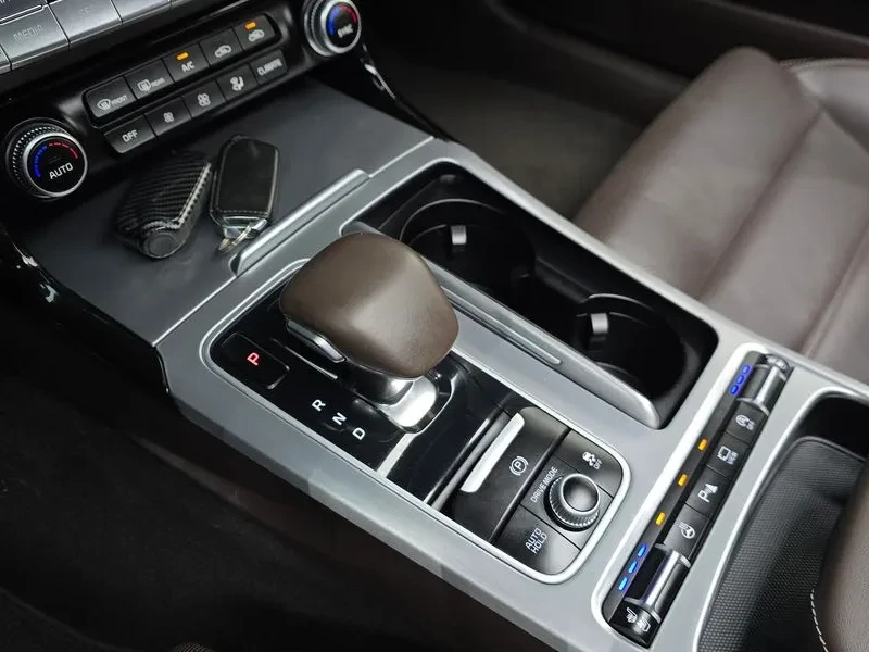 Kia Stinger 3.3 AWD GT - САМО 30% АВАНС, снимка 9 - Автомобили и джипове - 55998719