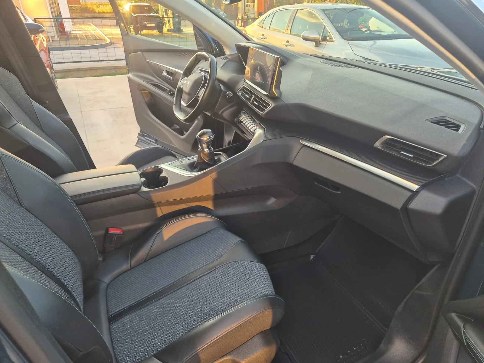 Peugeot 3008 ALLURE 1.5 BlueHDi M/T - изображение 9
