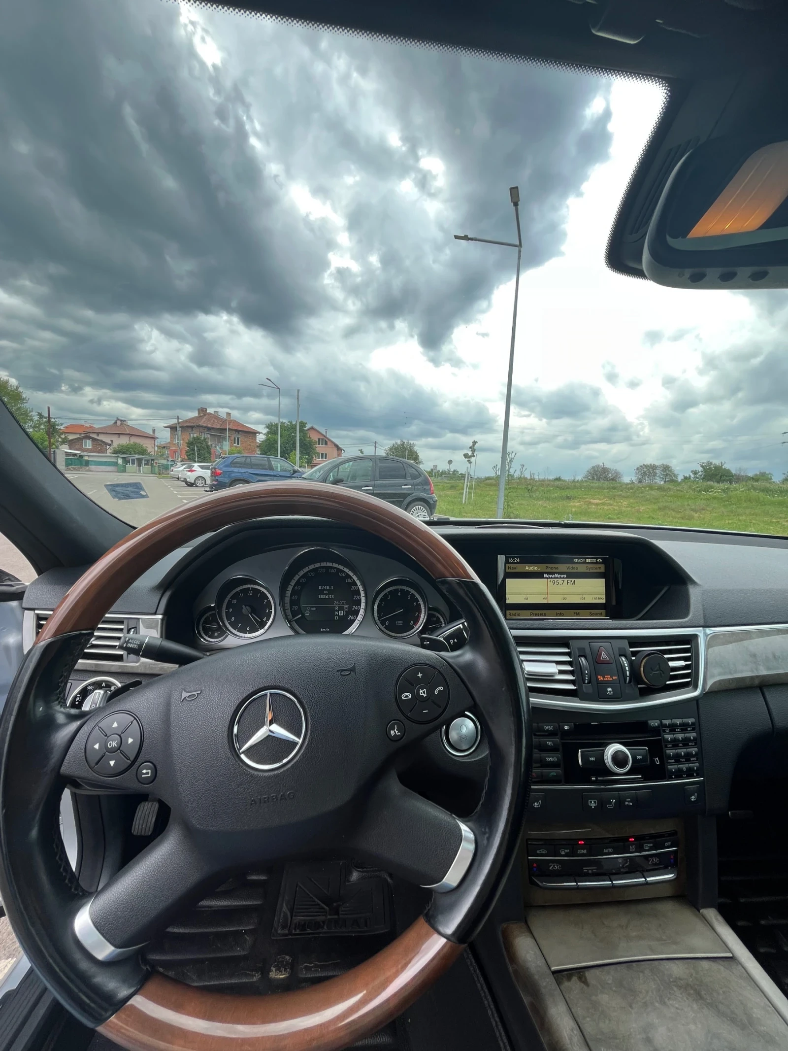 Mercedes-Benz E 350, снимка 14 - Автомобили и джипове - 54580359