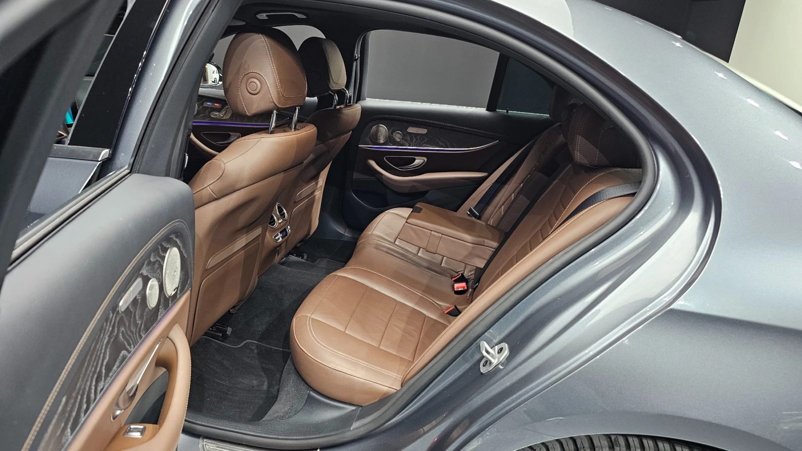 Mercedes-Benz E 350 W213 Mild Hybrid 2.0 4MATIC, снимка 9 - Автомобили и джипове - 55219826
