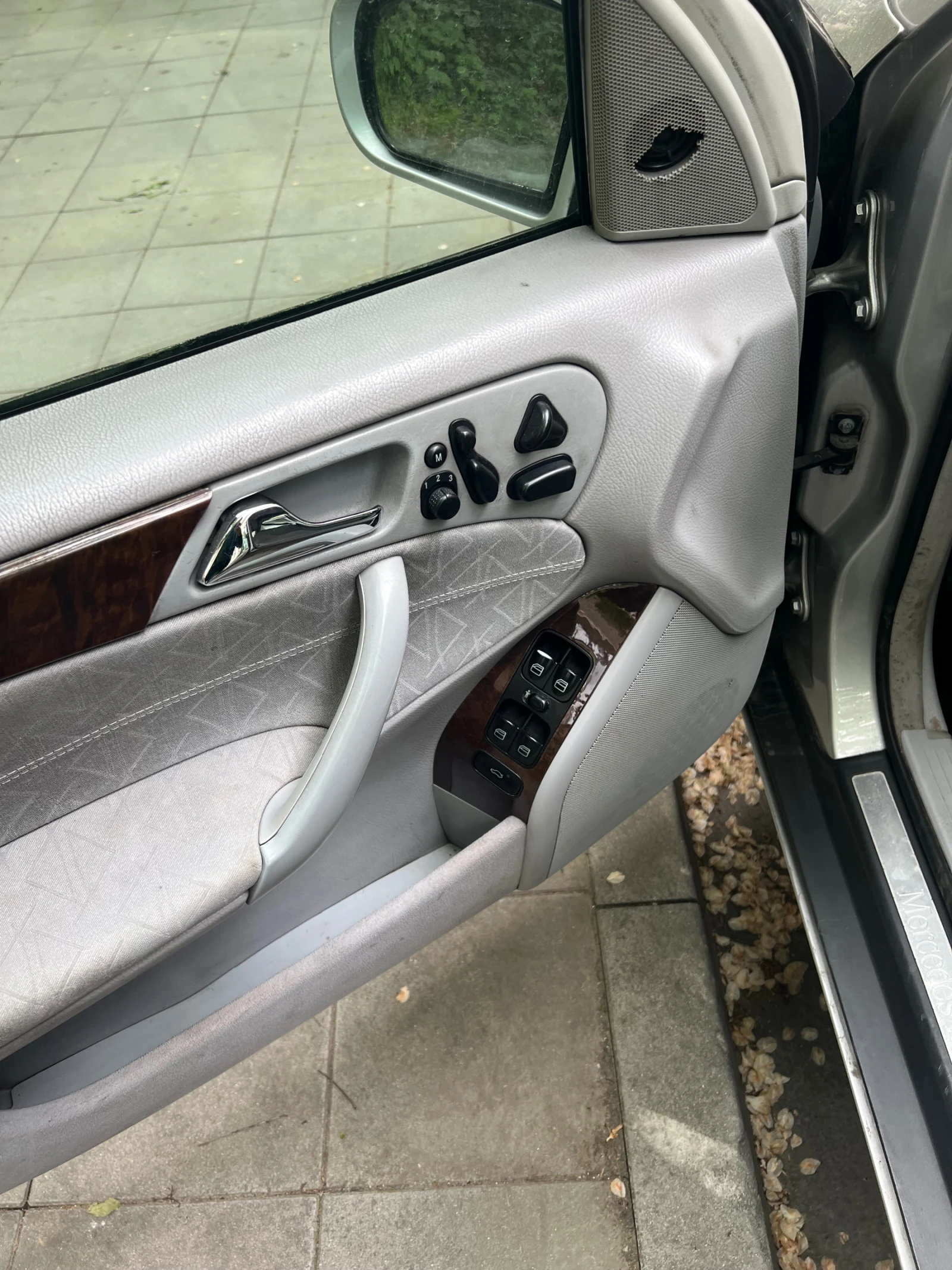 Mercedes-Benz C 220, снимка 4 - Автомобили и джипове - 55399135
