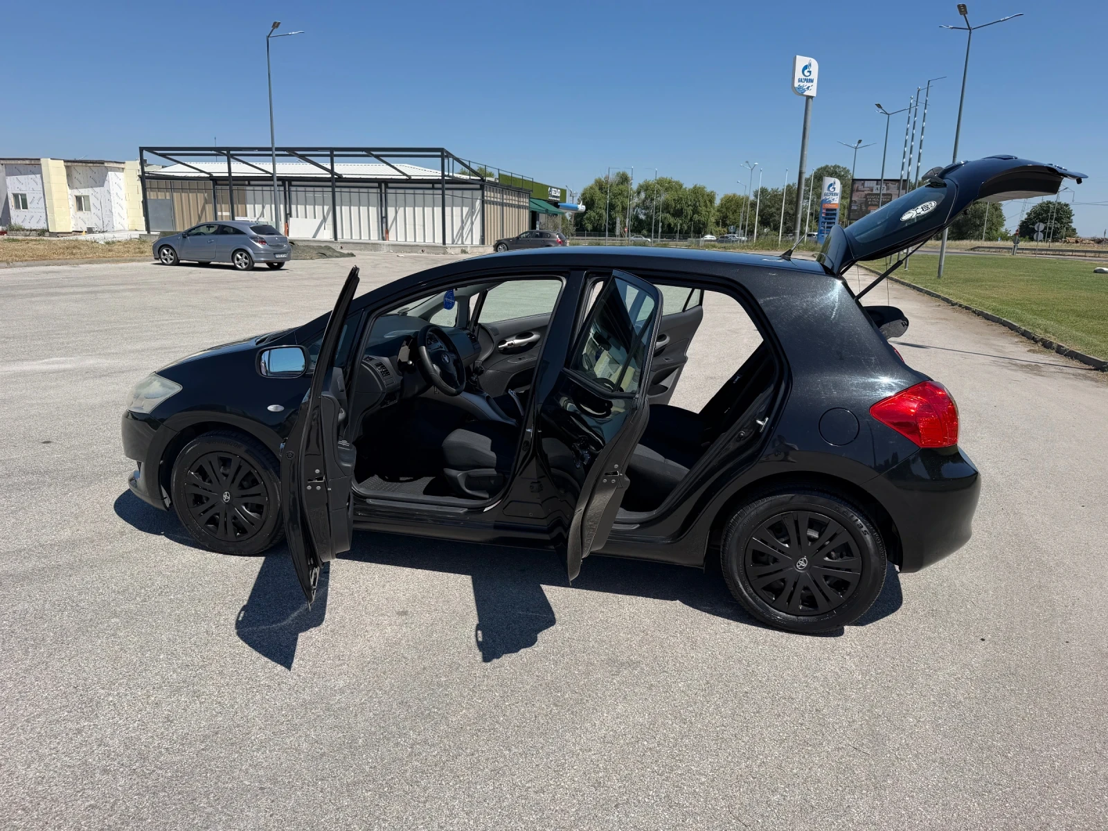 Toyota Auris, снимка 3 - Автомобили и джипове - 56011826