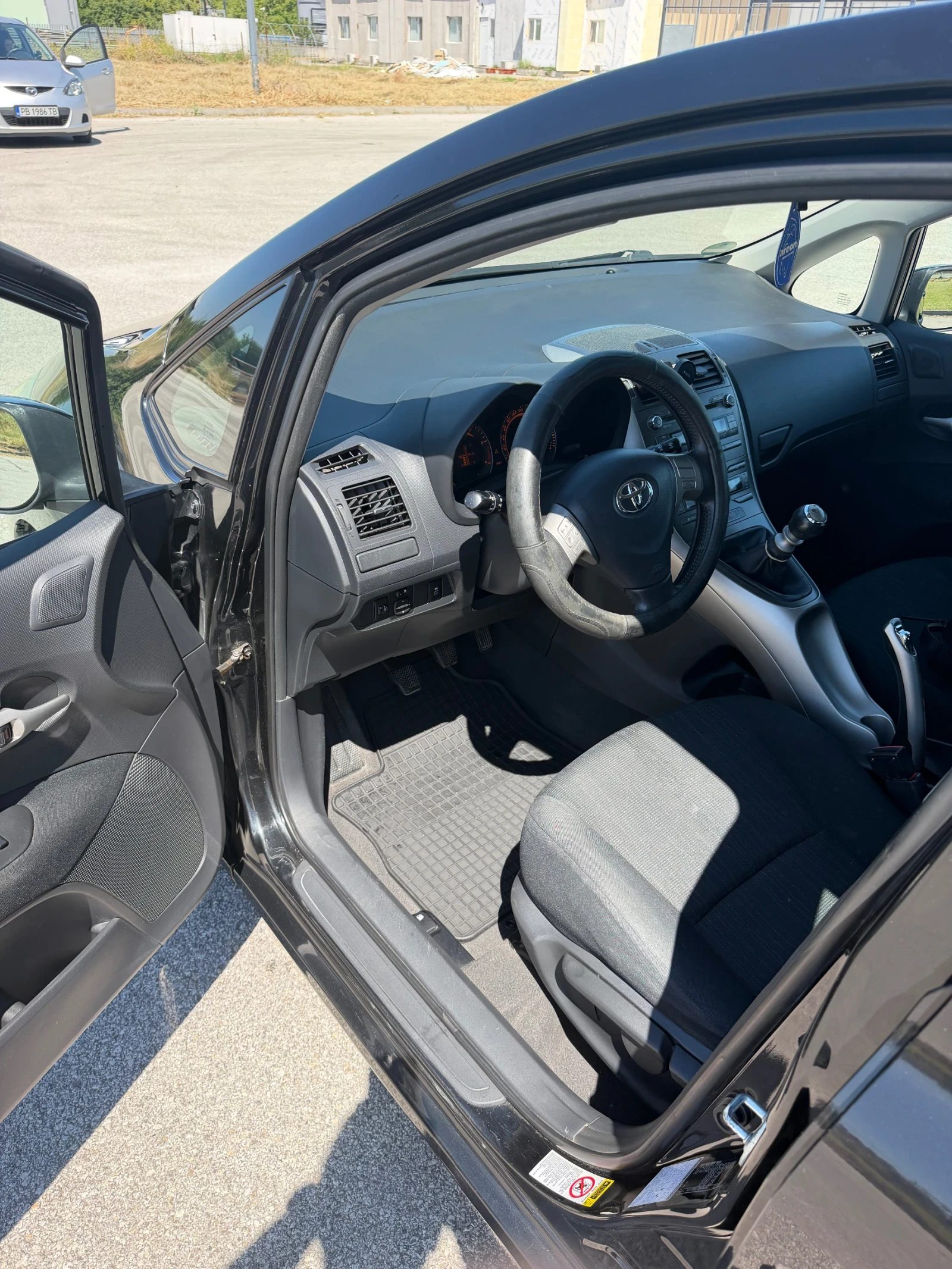 Toyota Auris, снимка 13 - Автомобили и джипове - 56011826