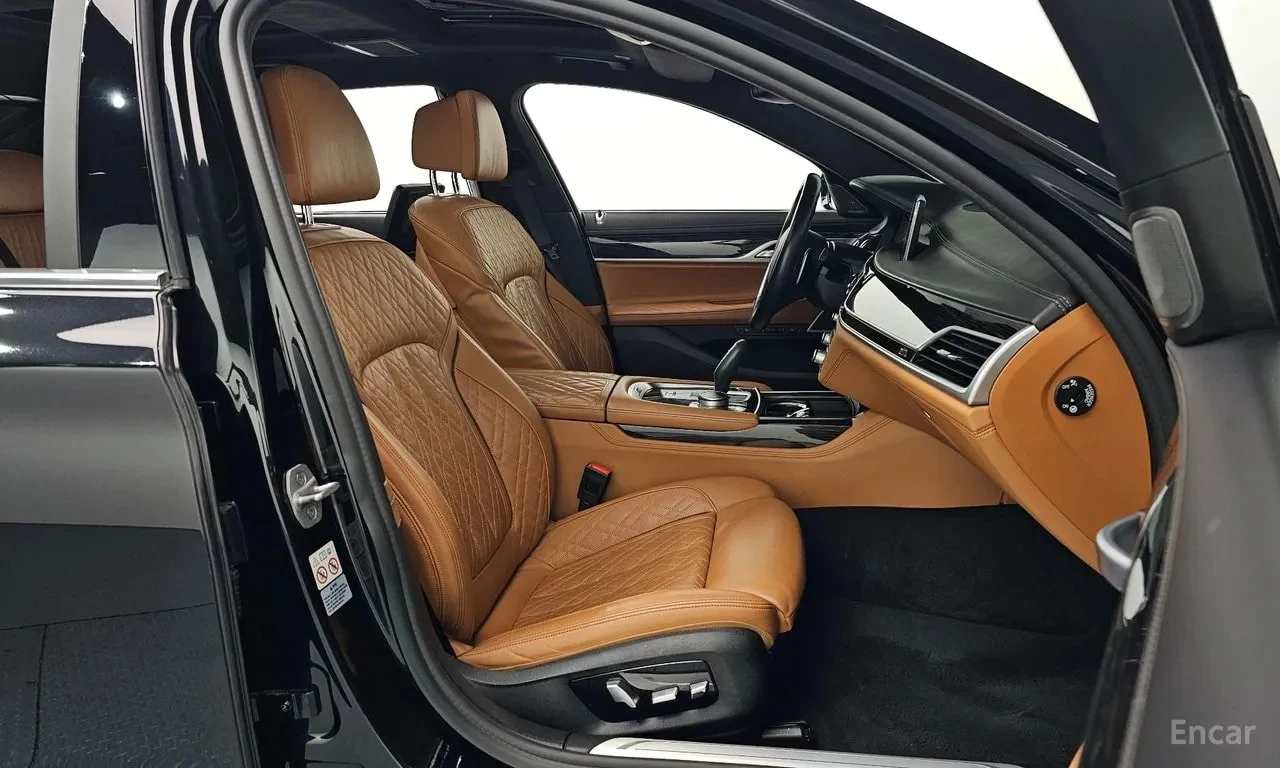 BMW 740 Li xDrive M Sport Package * АВТОКРЕДИТ * , снимка 10 - Автомобили и джипове - 56072922