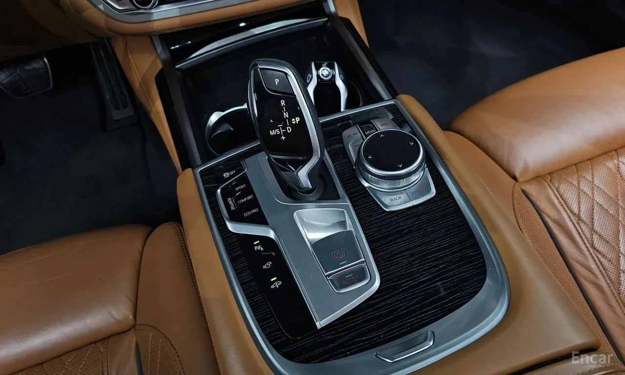 BMW 740 Li xDrive M Sport Package * АВТОКРЕДИТ * , снимка 9 - Автомобили и джипове - 56072922