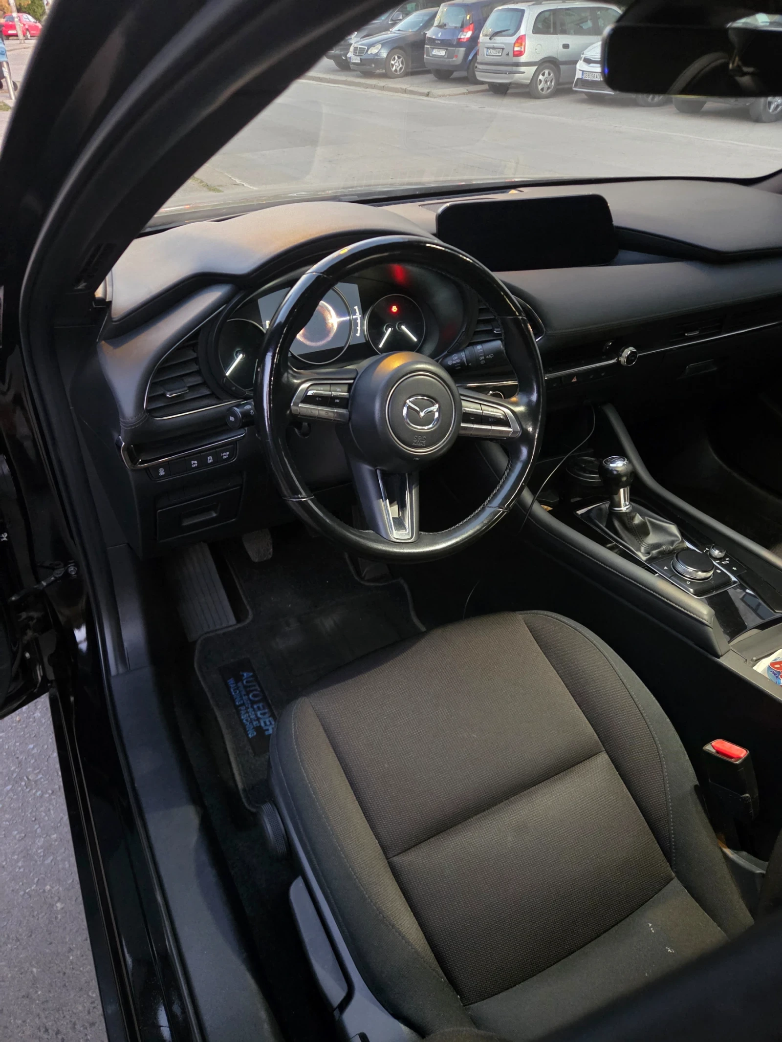 Mazda 3 2.0, снимка 5 - Автомобили и джипове - 56349334