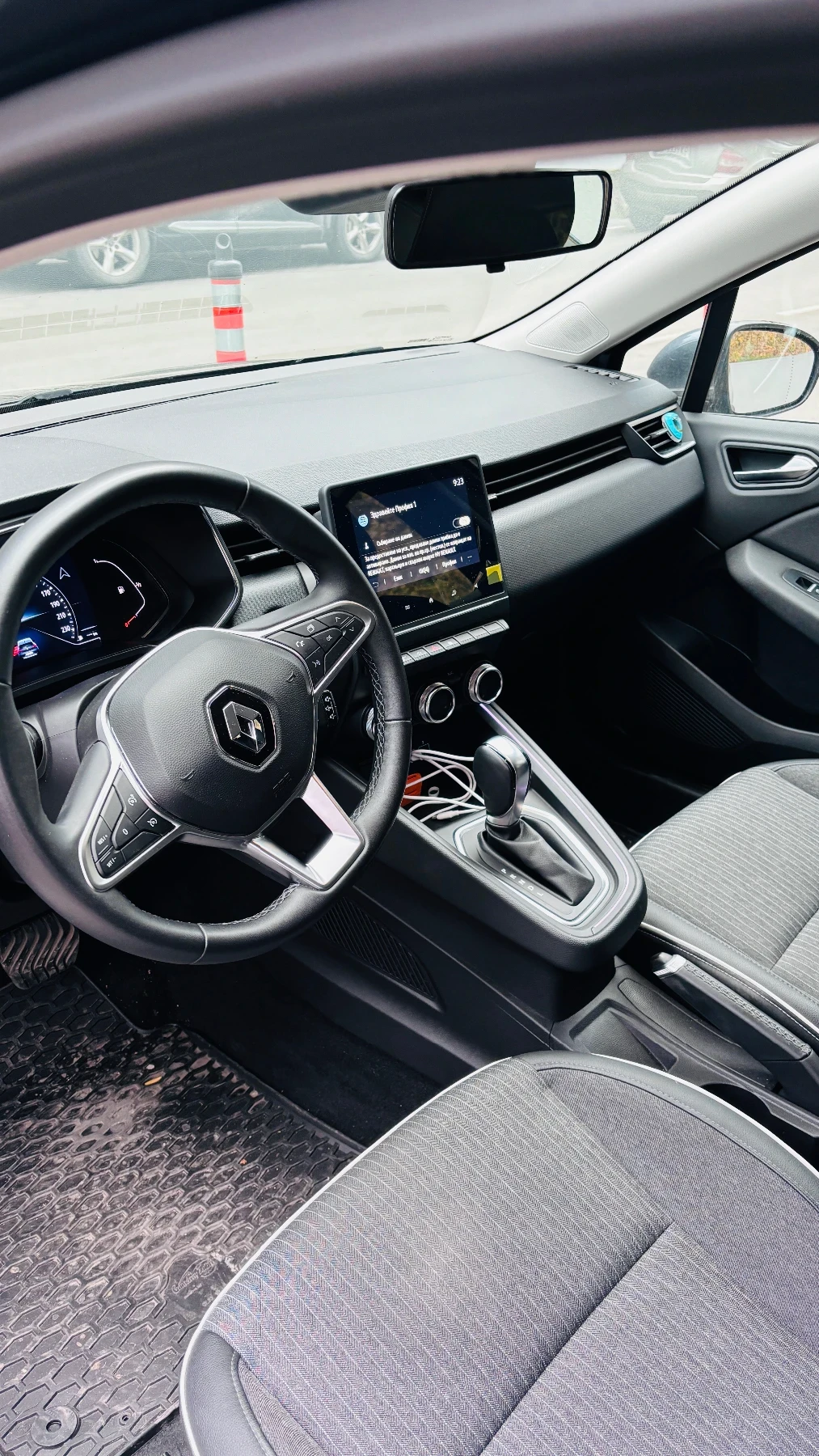 Renault Clio Intense, снимка 3 - Автомобили и джипове - 56583895