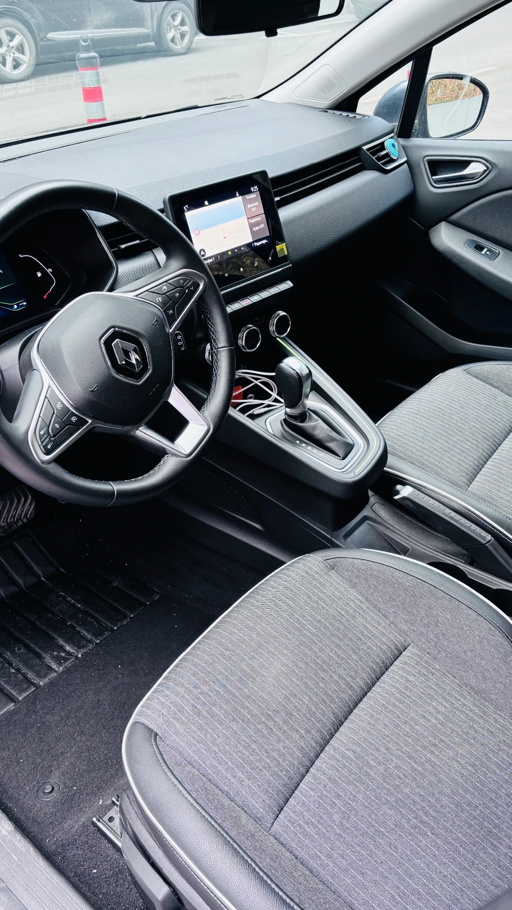 Renault Clio Intense, снимка 4 - Автомобили и джипове - 56583895