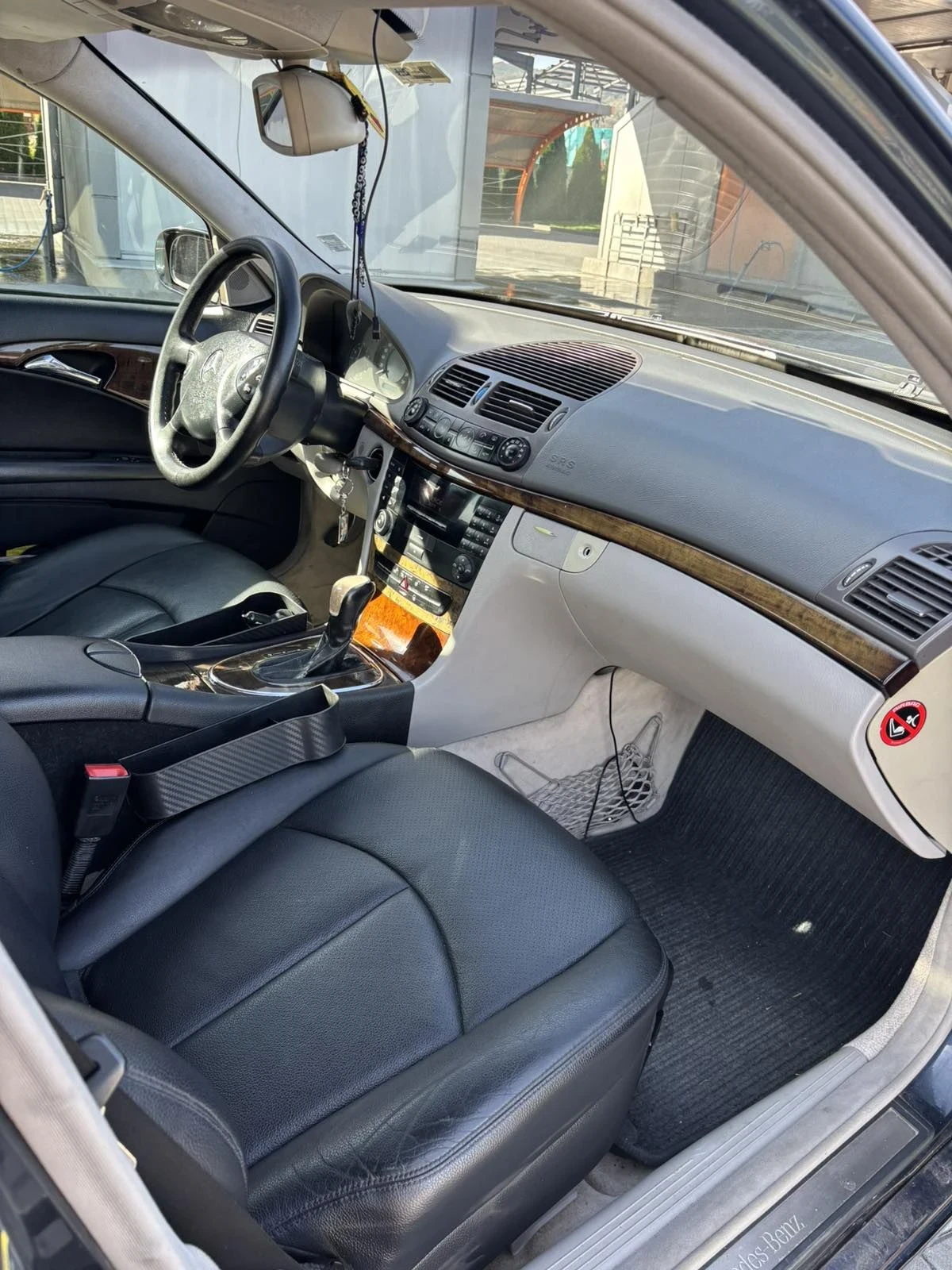 Mercedes-Benz E 220, снимка 8 - Автомобили и джипове - 56686165