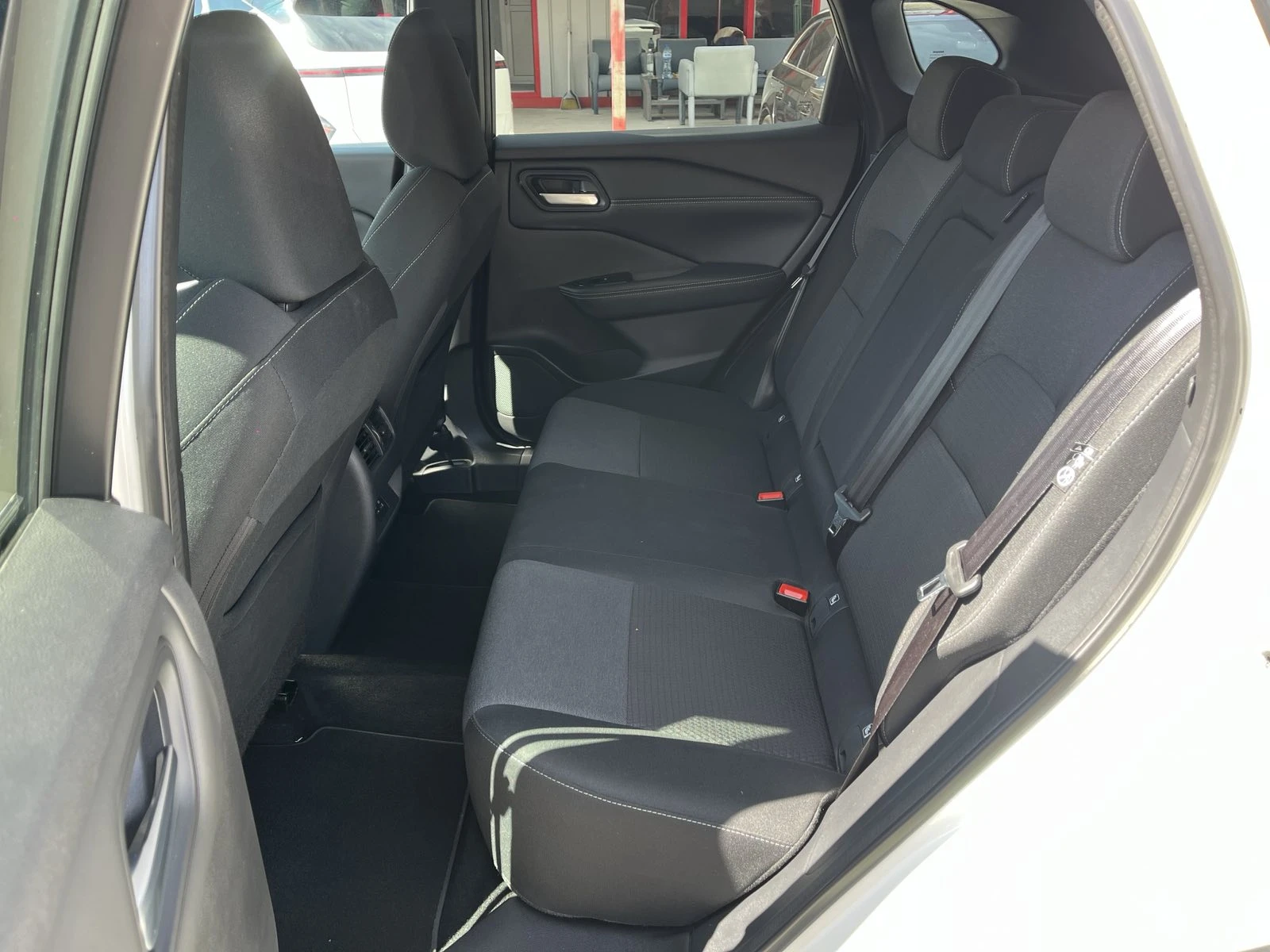 Nissan Qashqai 1.3 BENZ, снимка 16 - Автомобили и джипове - 50523275