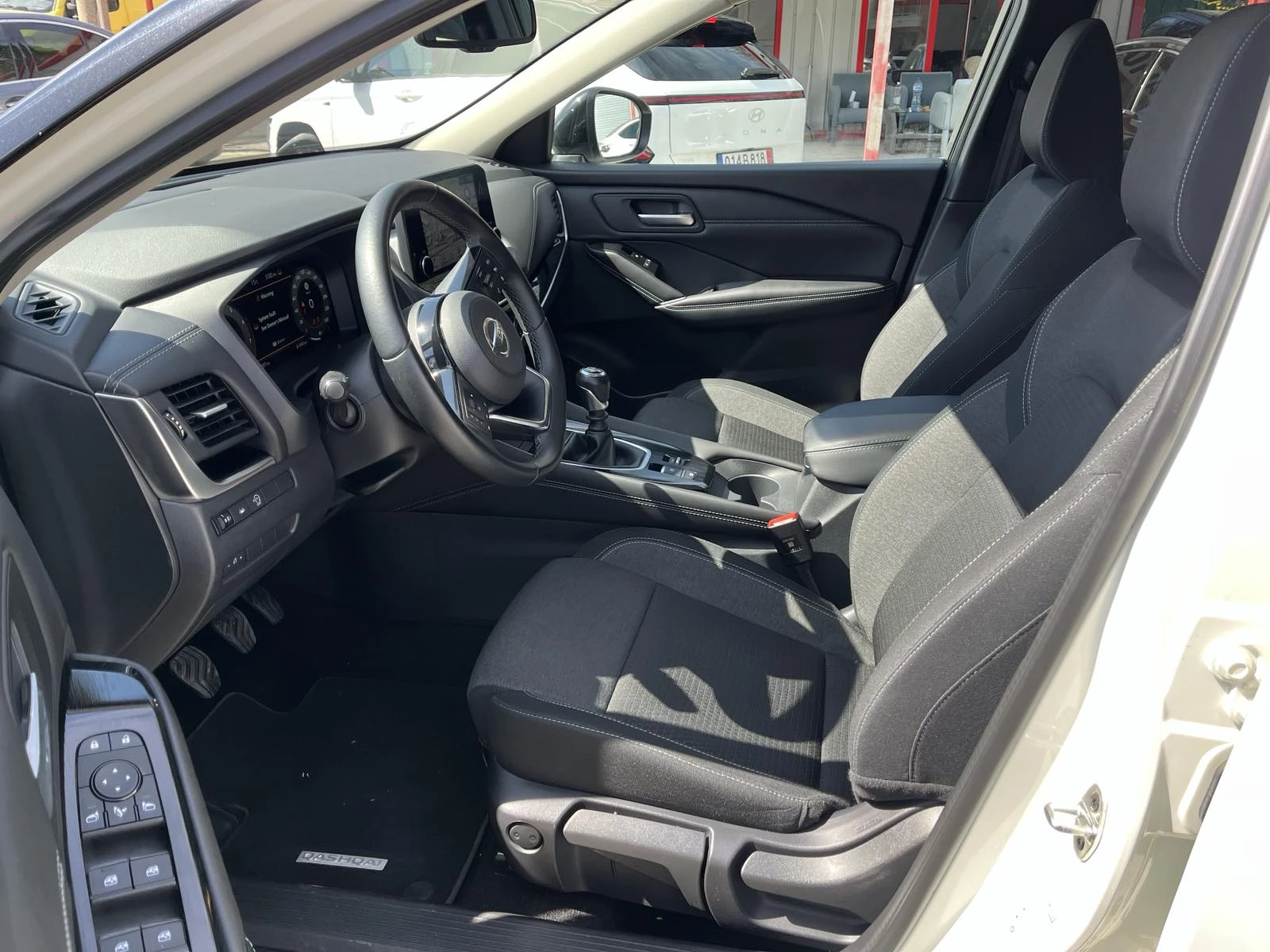 Nissan Qashqai 1.3 BENZ, снимка 14 - Автомобили и джипове - 50523275