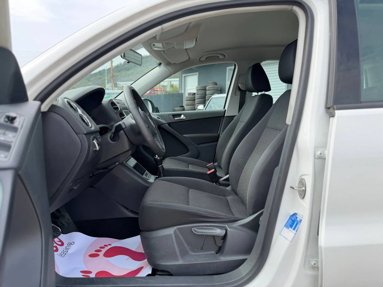 VW Tiguan 1.4TSI FACELIFT, снимка 9 - Автомобили и джипове - 54184156