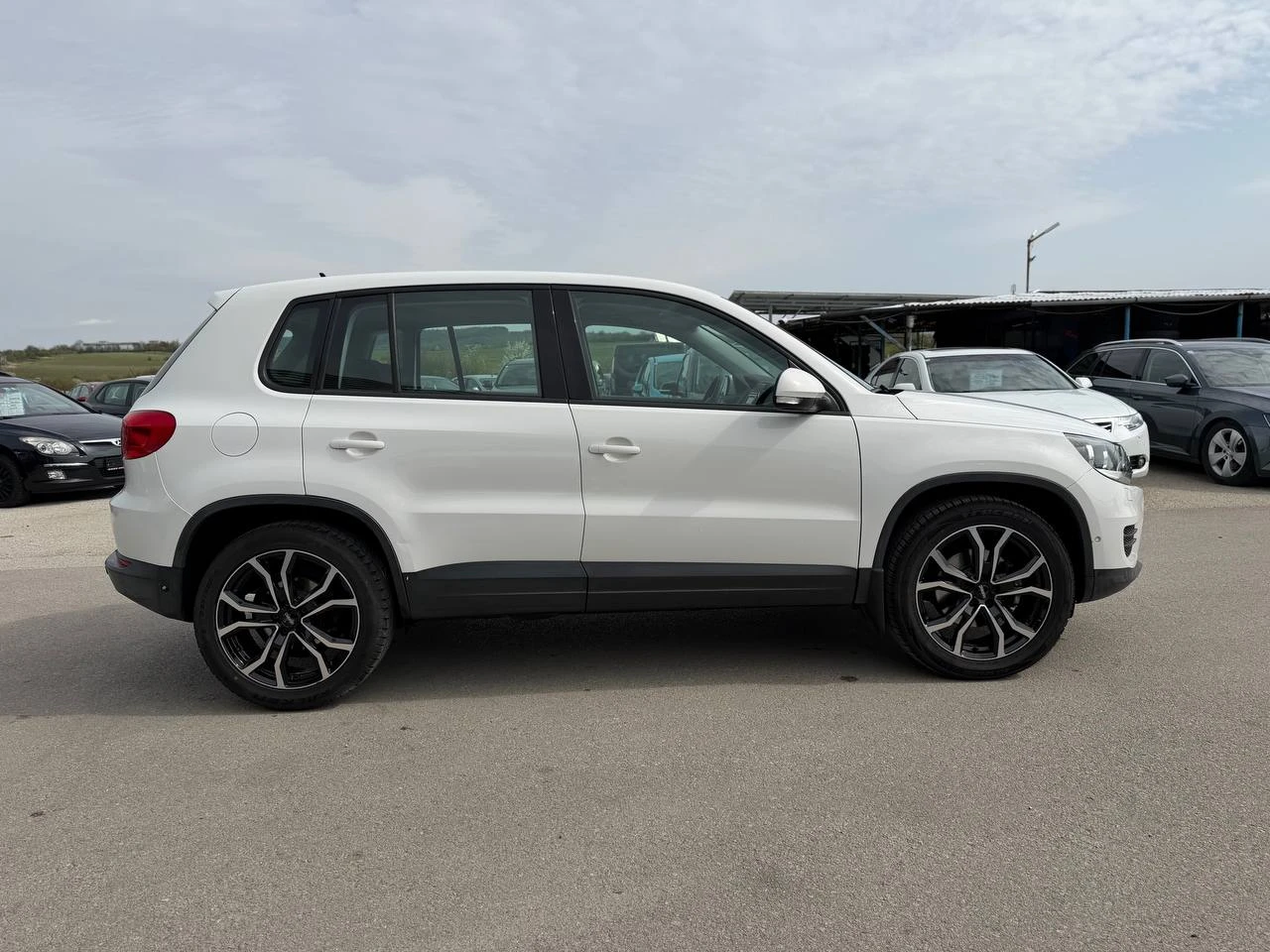 VW Tiguan 1.4TSI FACELIFT, снимка 7 - Автомобили и джипове - 54184156