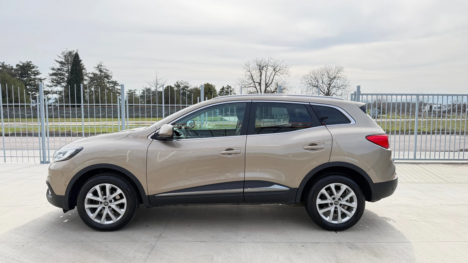 Renault Kadjar Intens, снимка 2 - Автомобили и джипове - 54802245