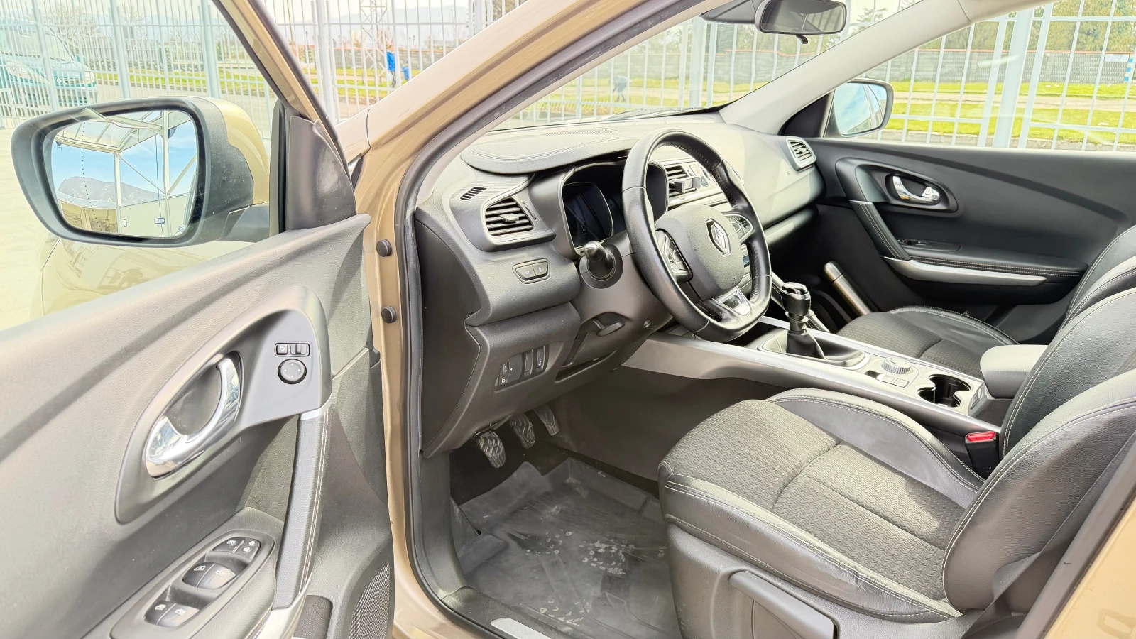 Renault Kadjar Intens, снимка 6 - Автомобили и джипове - 54802245