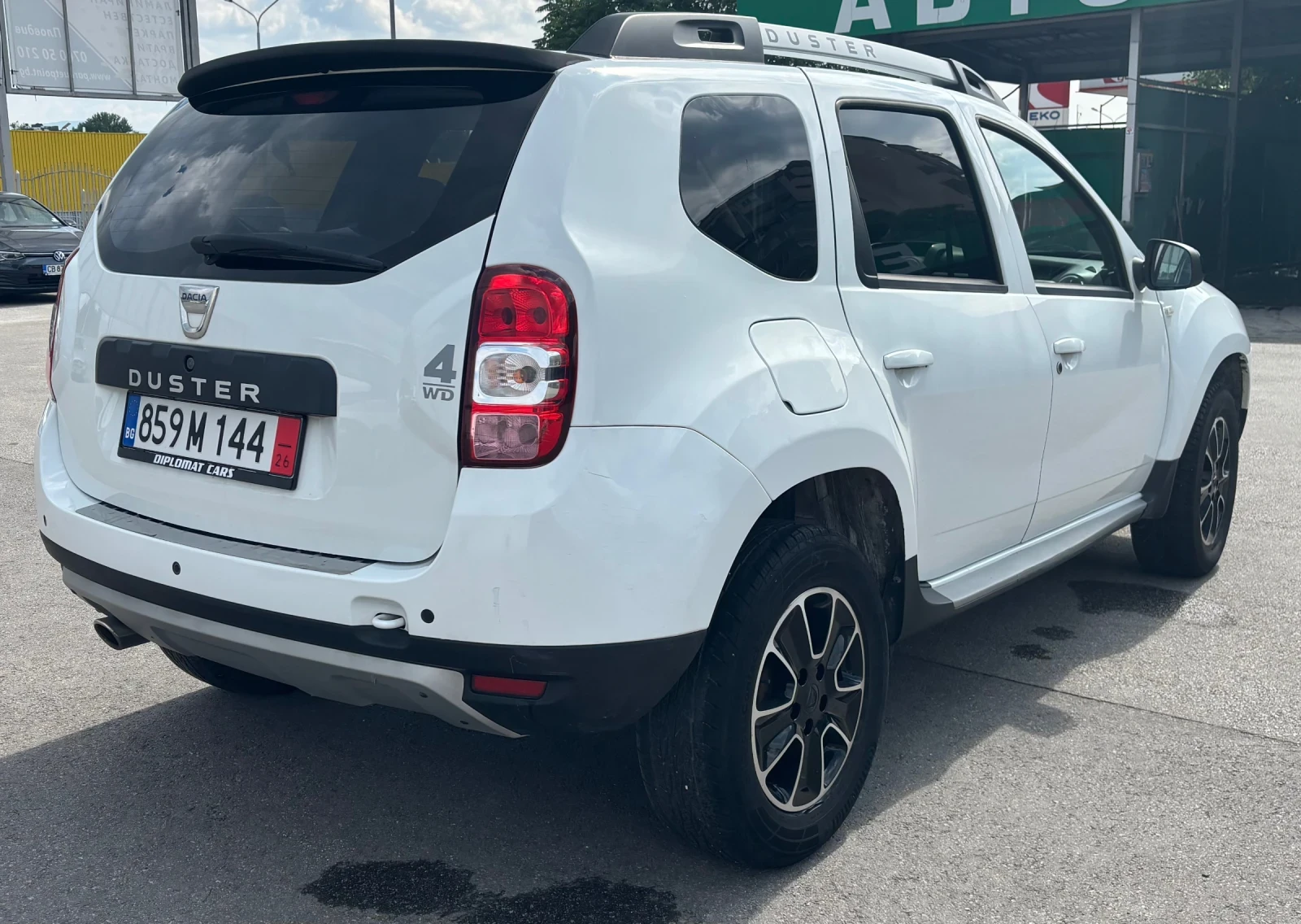 Dacia Duster 1.5 DCI 4x4, снимка 4 - Автомобили и джипове - 55147636
