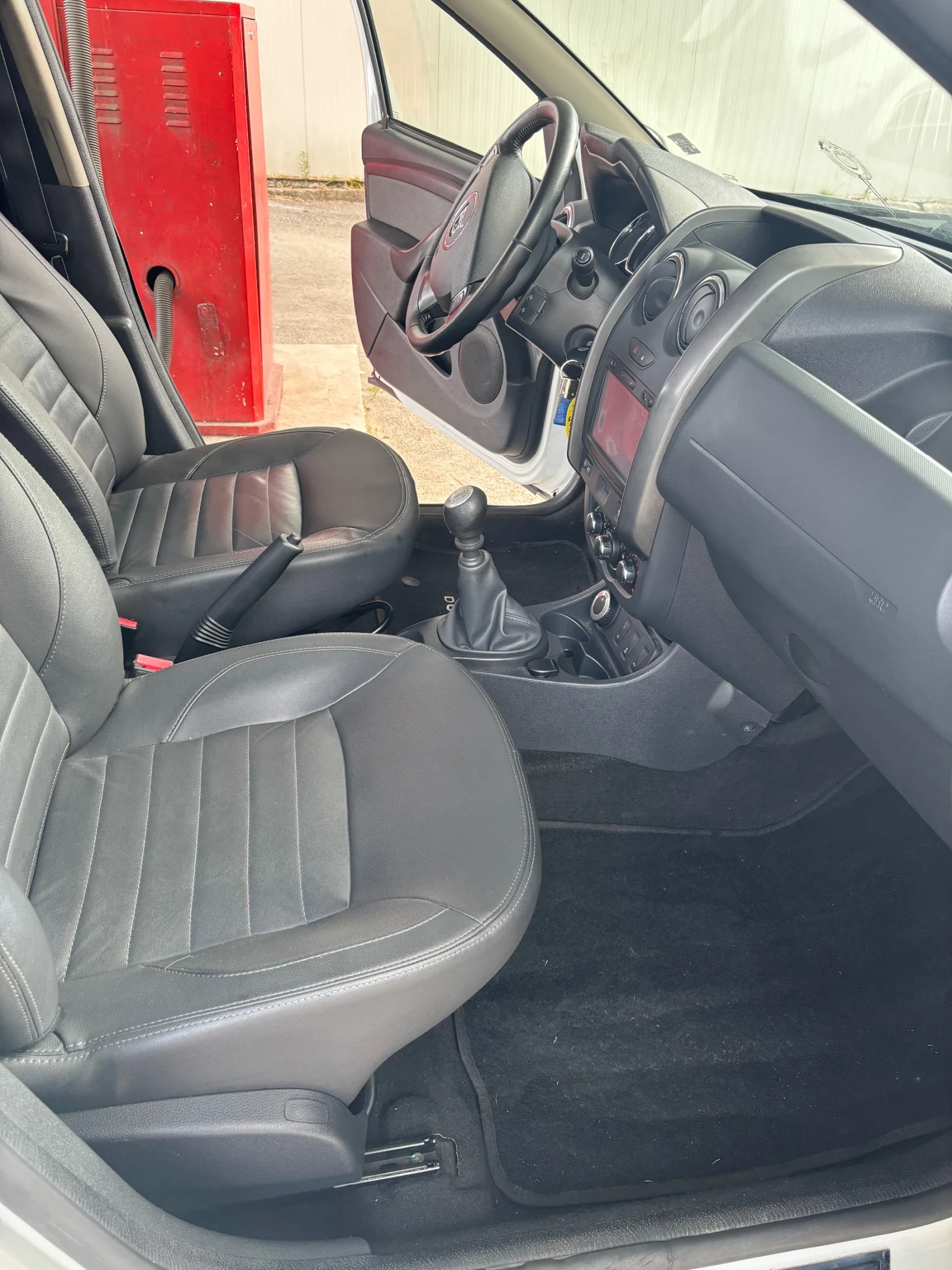 Dacia Duster 1.5 DCI 4x4, снимка 13 - Автомобили и джипове - 55147636