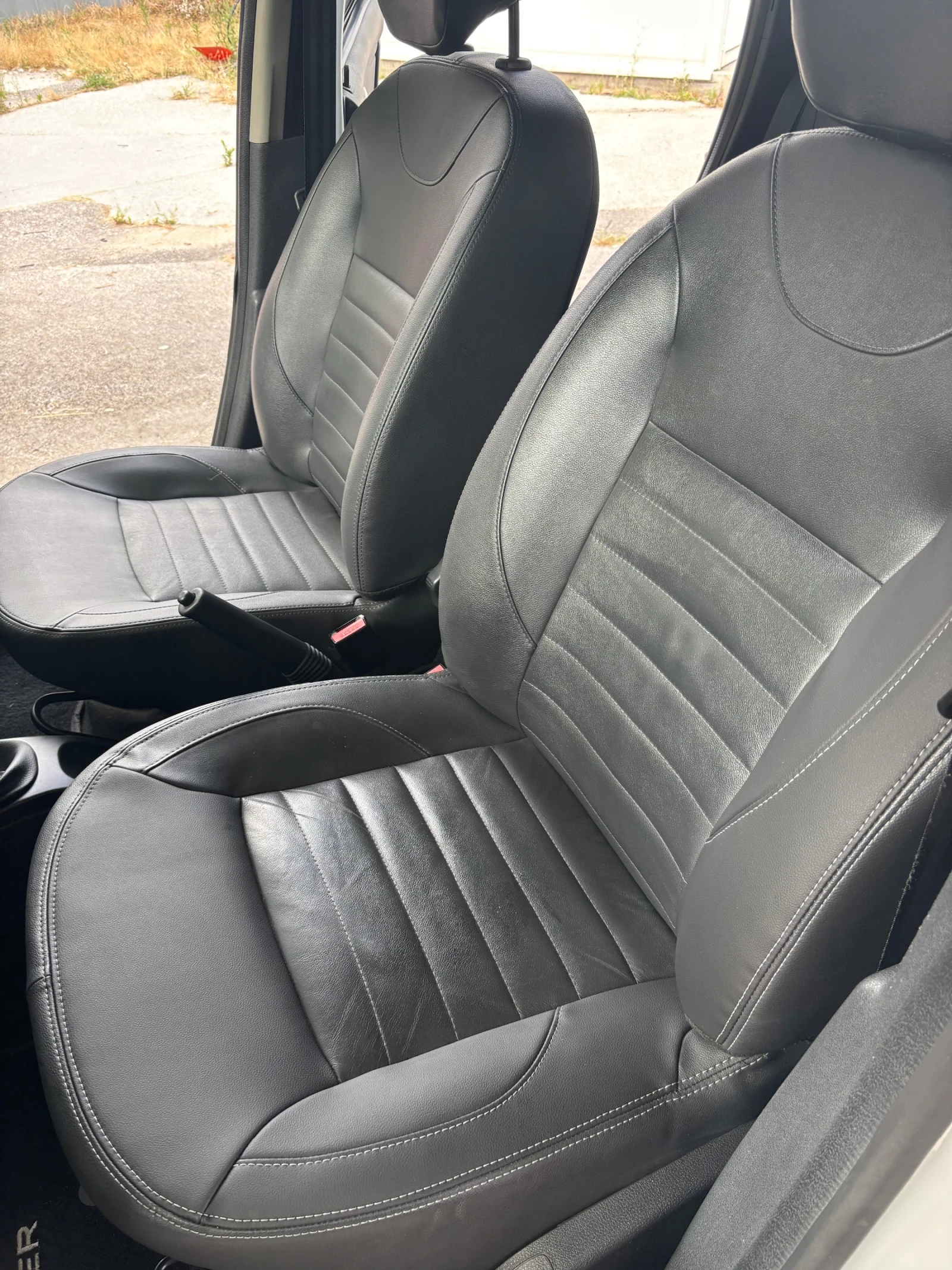 Dacia Duster 1.5 DCI 4x4, снимка 16 - Автомобили и джипове - 55147636