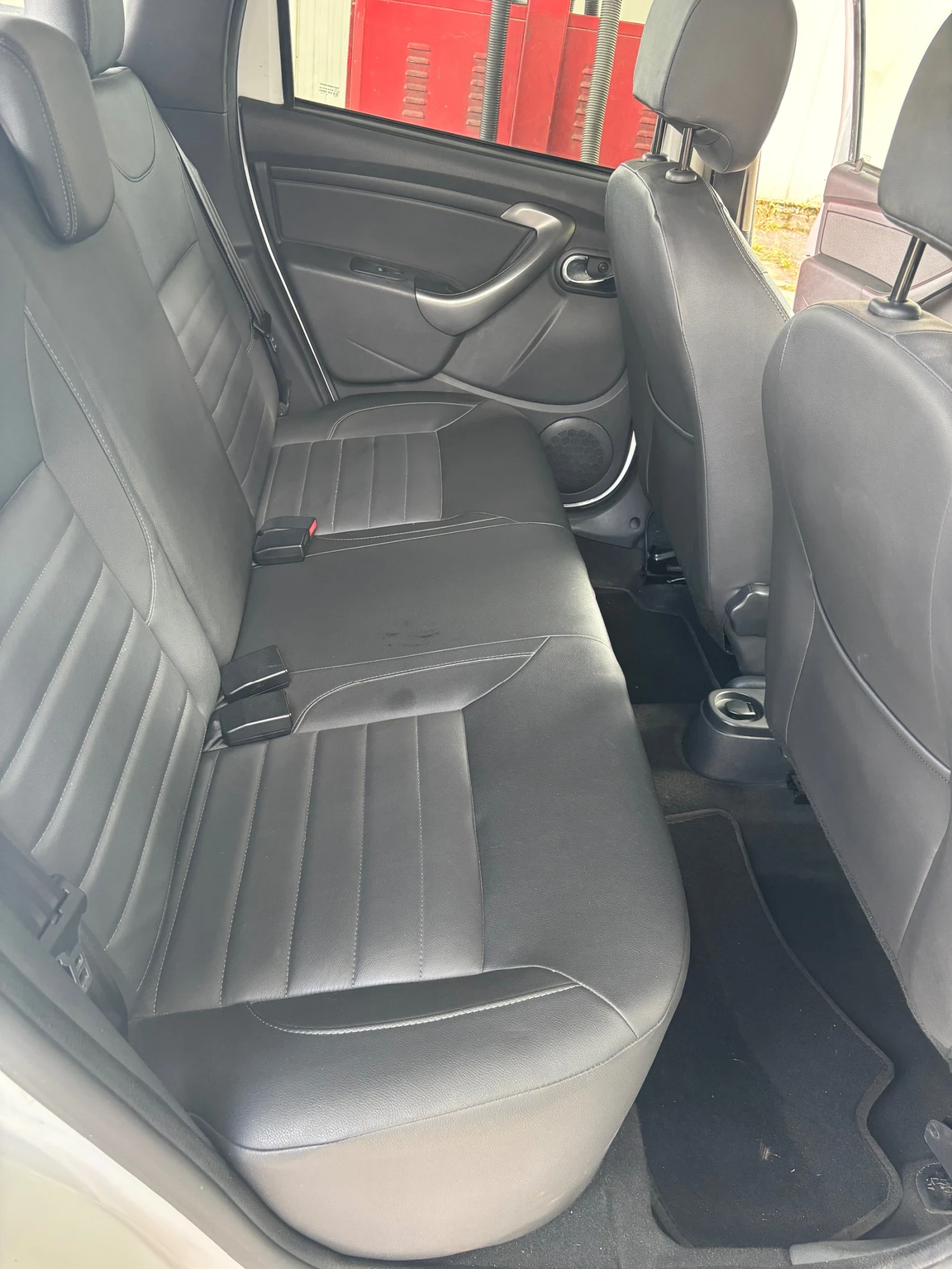 Dacia Duster 1.5 DCI 4x4, снимка 6 - Автомобили и джипове - 55147636