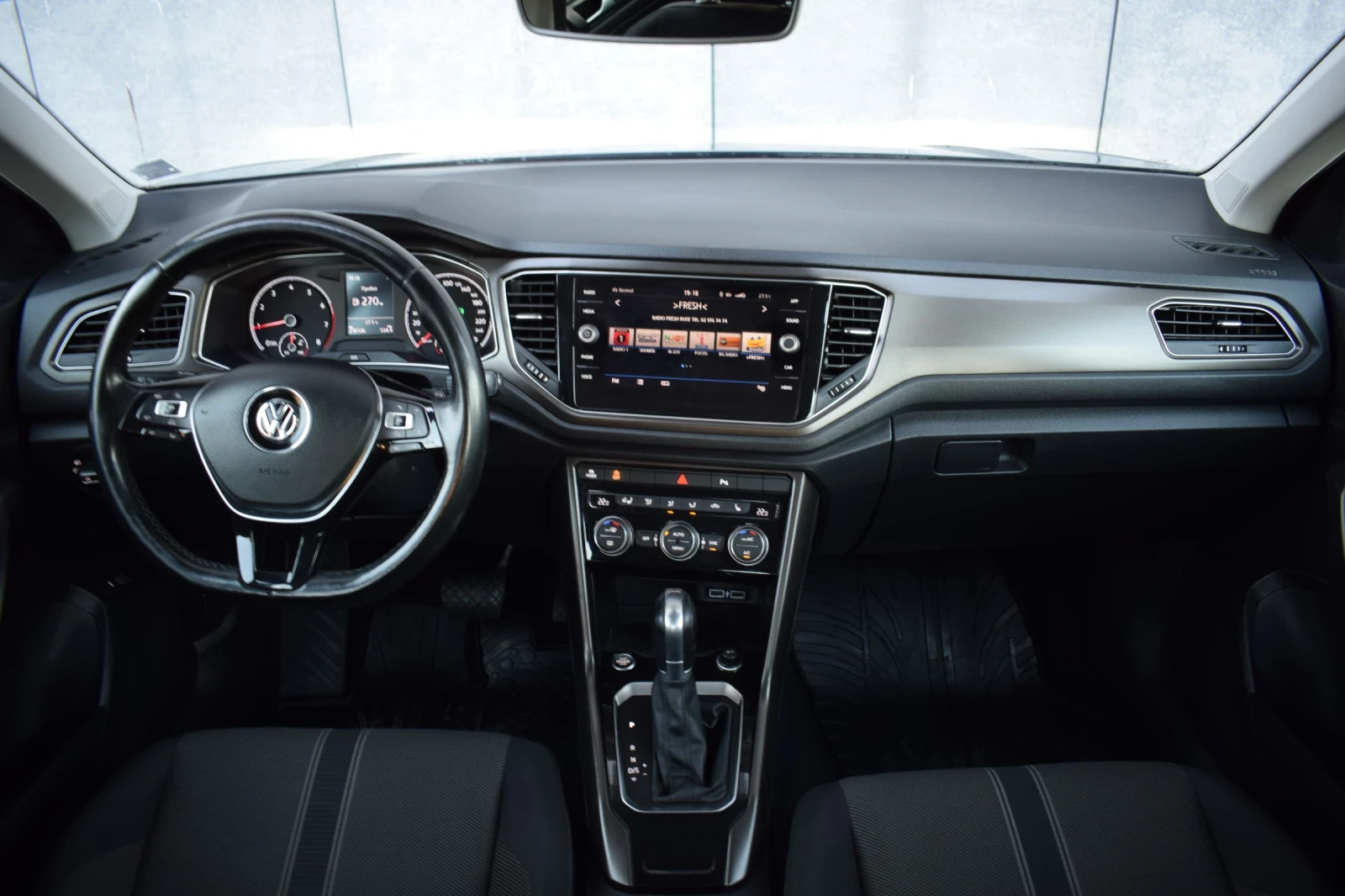 VW T-Roc 1.5 Tsi 150hp, снимка 11 - Автомобили и джипове - 56008636