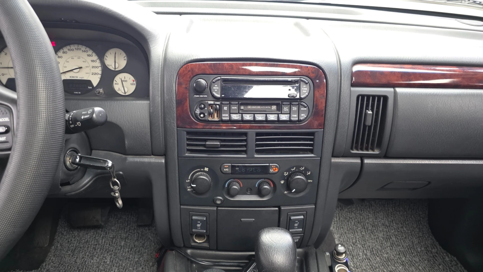 Jeep Grand cherokee 4, 7 Limited OFF Road , снимка 12 - Автомобили и джипове - 56315681