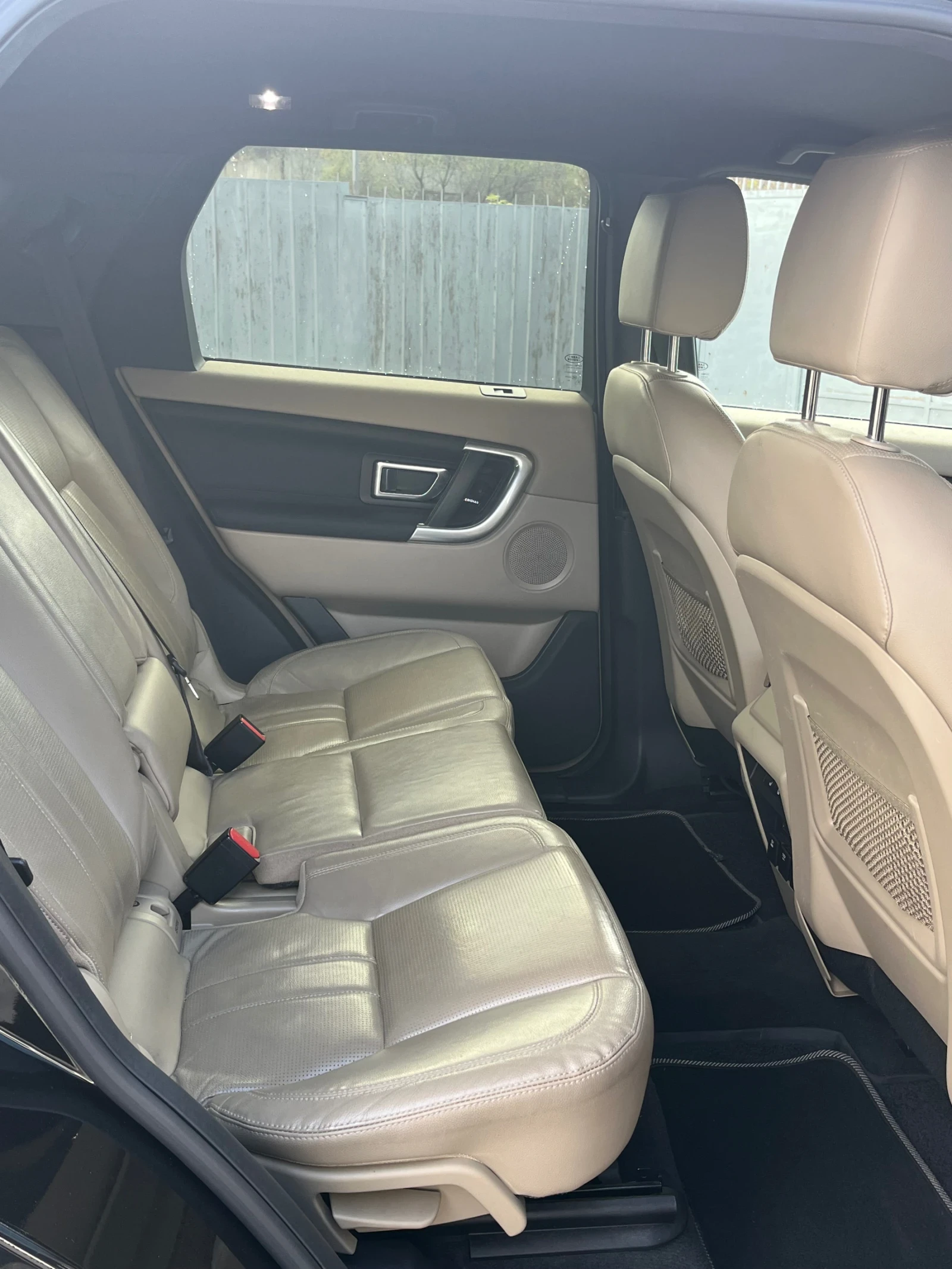 Land Rover Discovery Sport 2.0, снимка 8 - Автомобили и джипове - 56704906