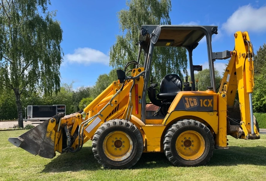 Багер JCB 1CX