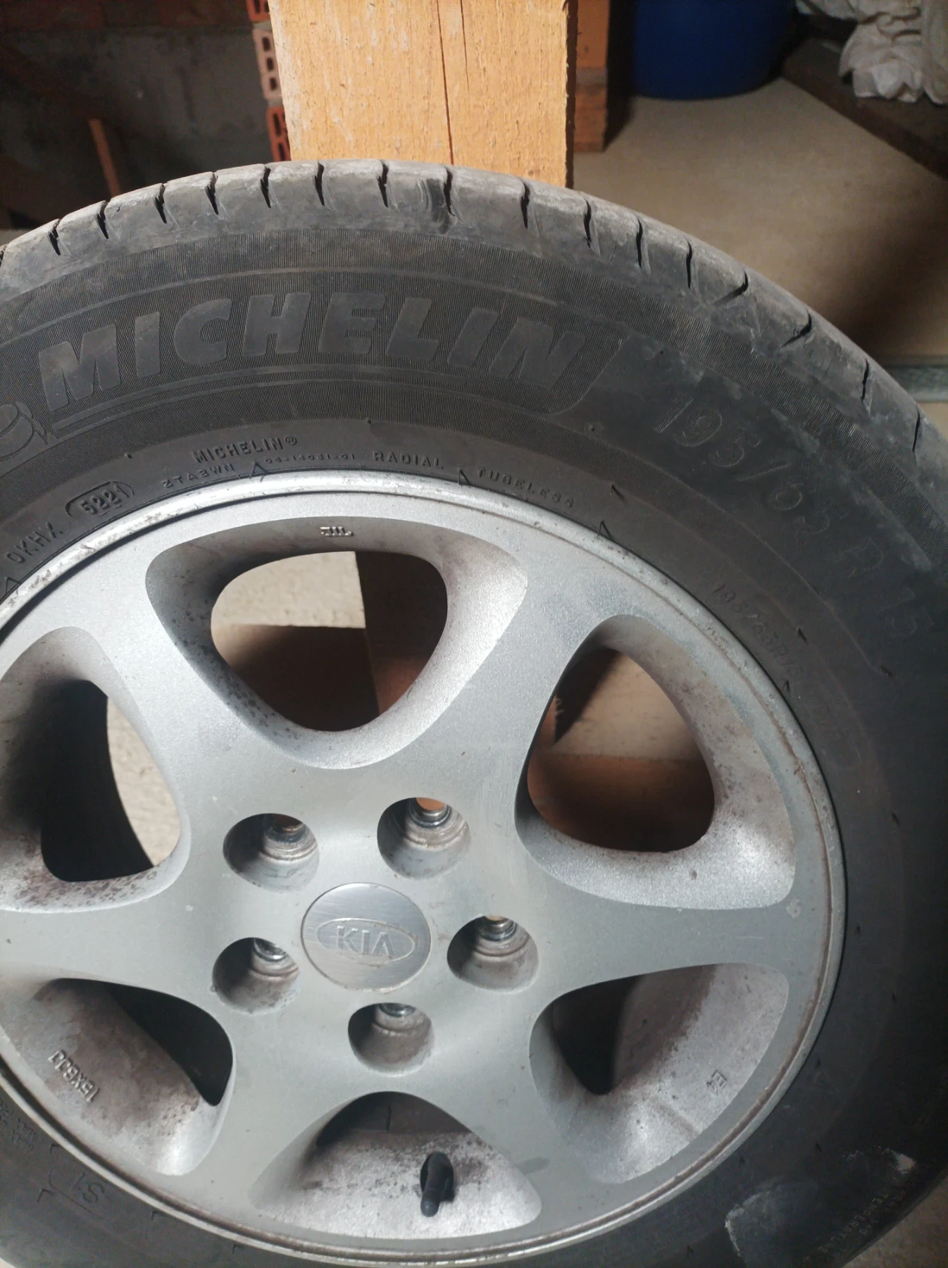 Гуми с джанти Michelin 195/65R15, снимка 2 - Гуми и джанти - 54070638