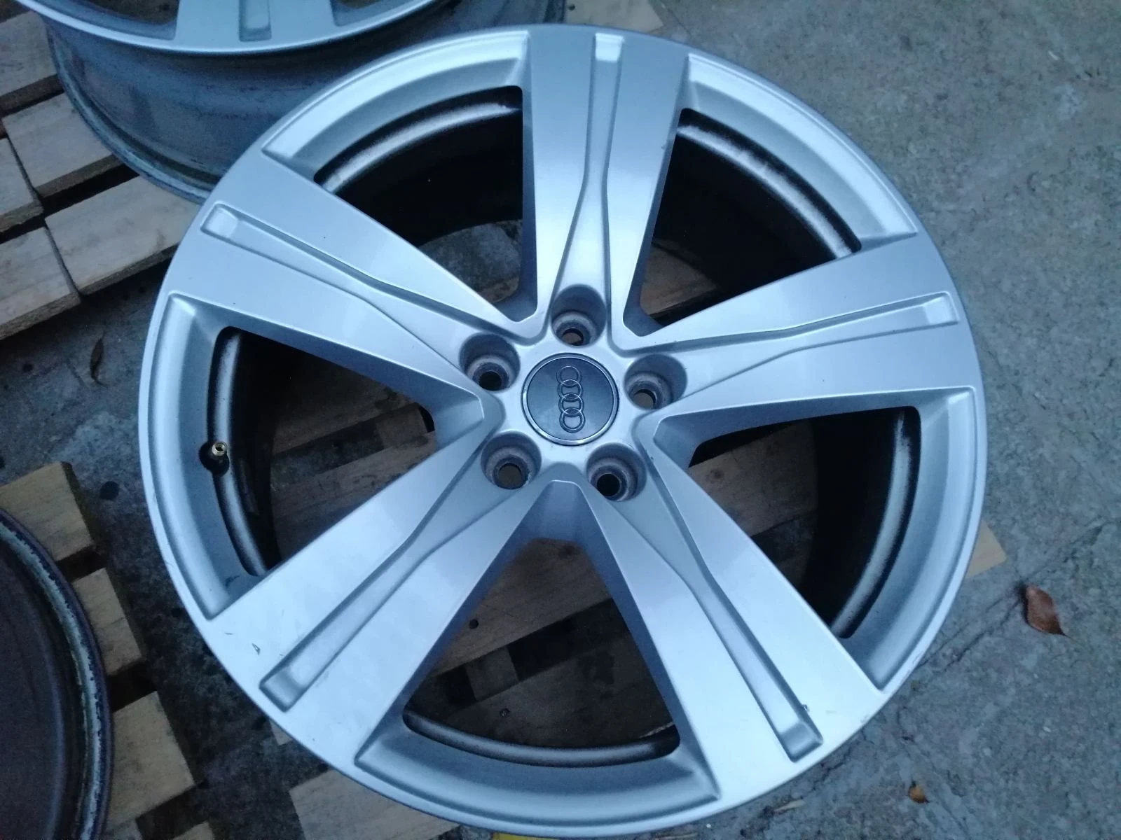 Джанти за Audi, снимка 3 - Гуми и джанти - 54103352