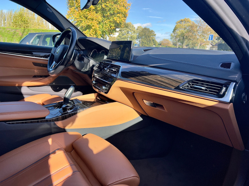 BMW 520 Luxury ChormPack, снимка 5 - Автомобили и джипове - 45745900