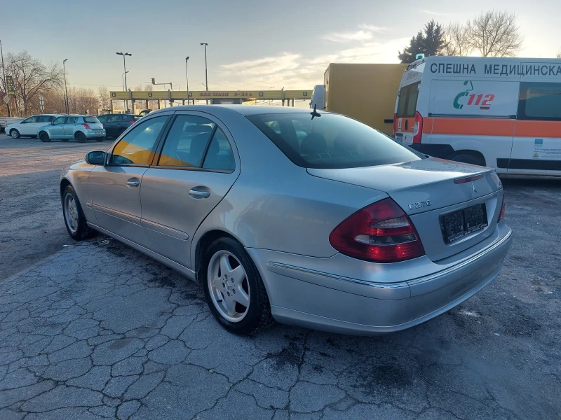 Mercedes-Benz E 220 Cdi автомат , снимка 7 - Автомобили и джипове - 49147136